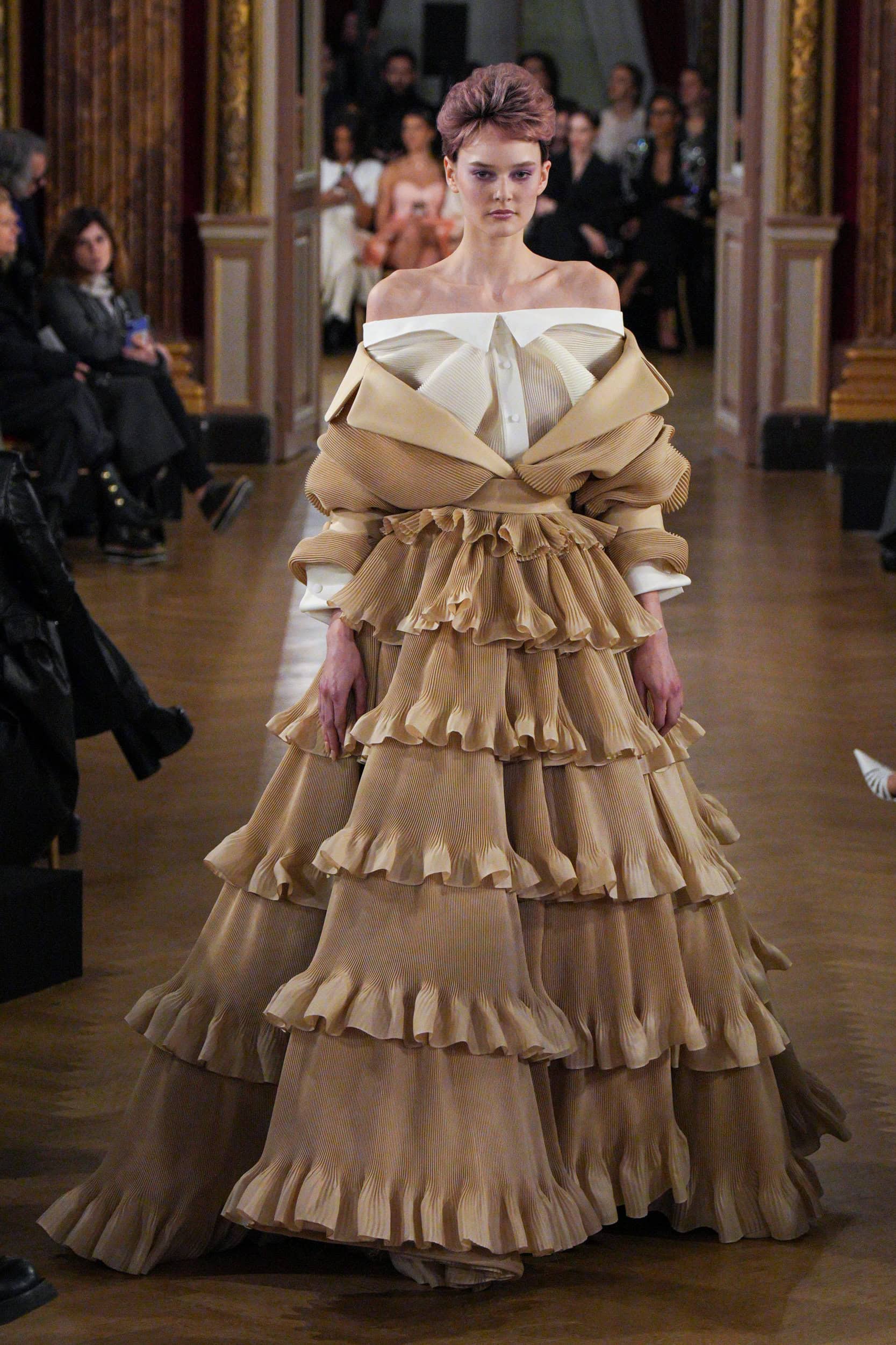 Viktor & Rolf Spring 2025 Couture Fashion Show