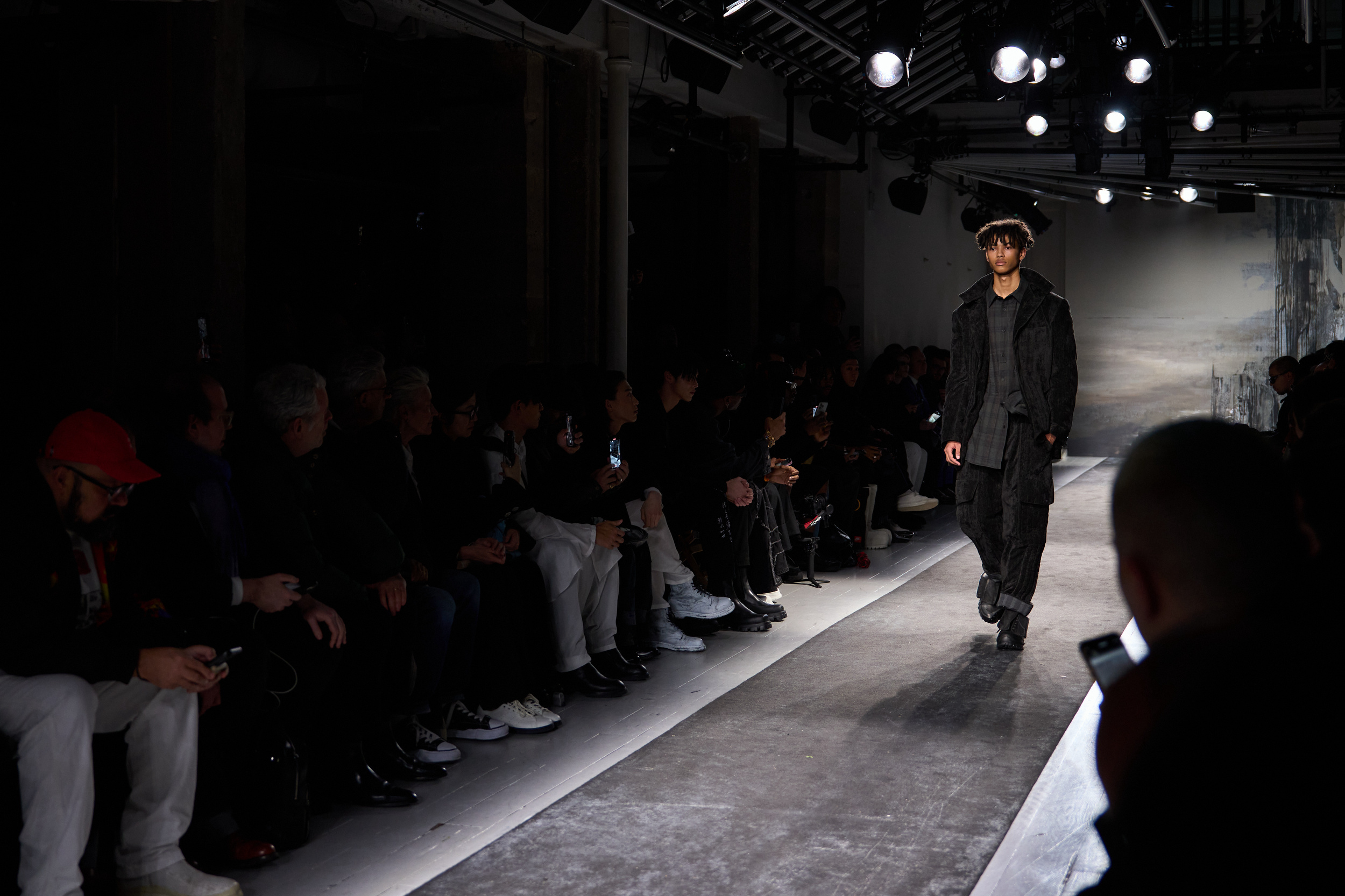 Yohji Yamamoto Fall 2025 Men’s Fashion Show Atmosphere