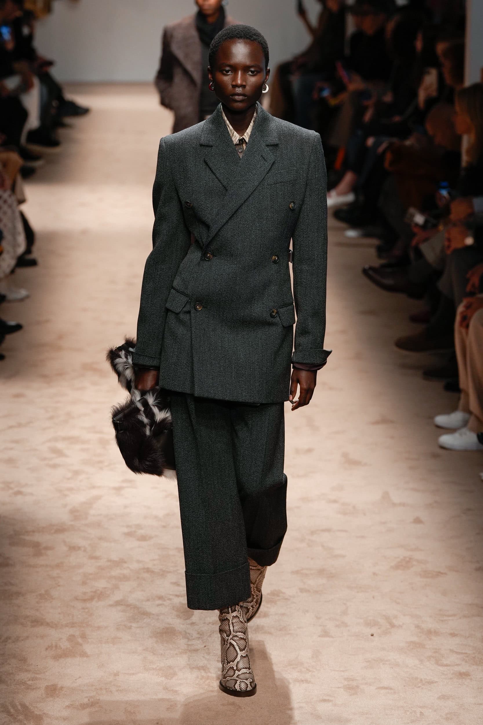 Tod S Fall 2025 Fashion Show