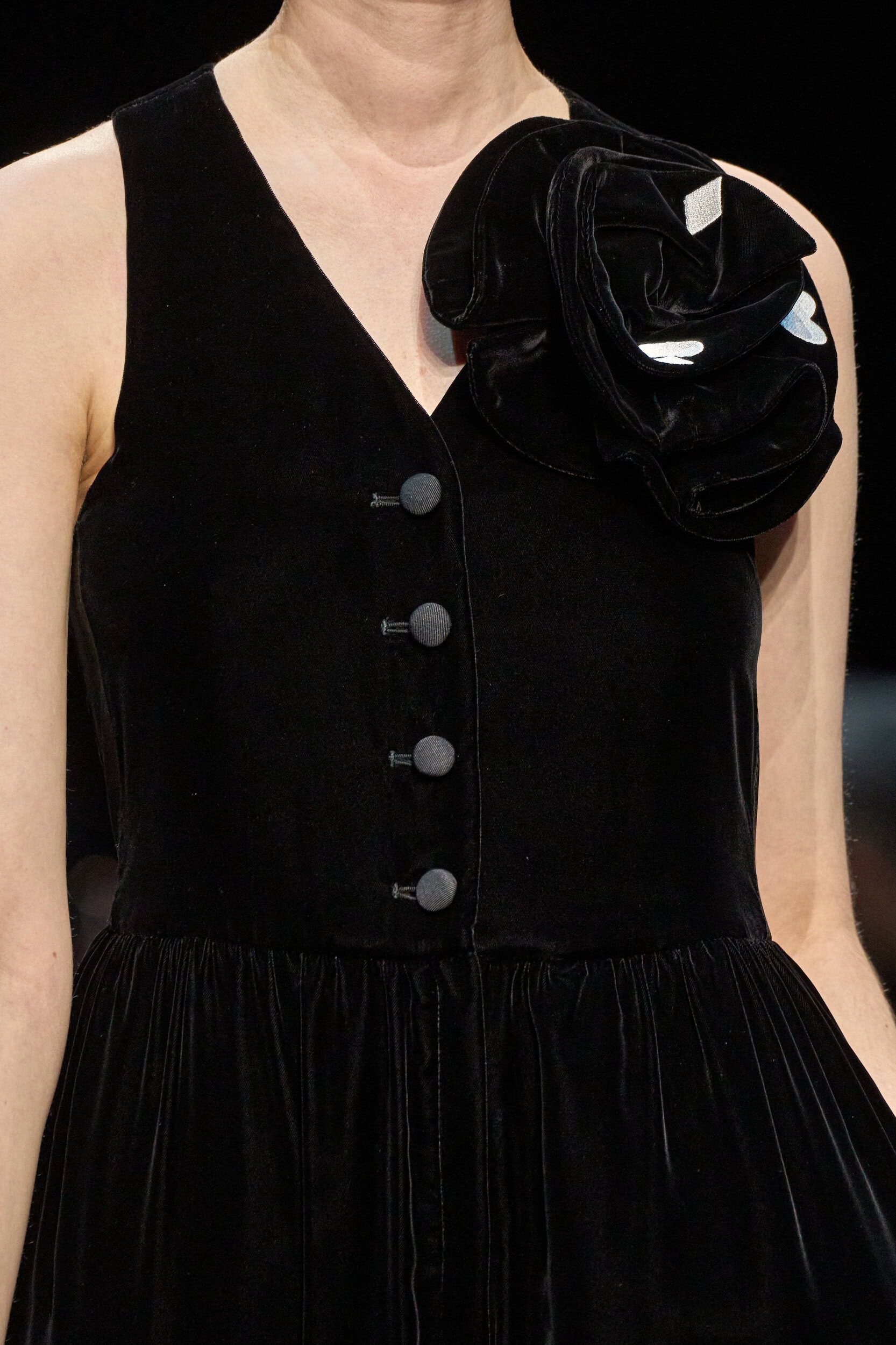 Emporio Armani Fall 2025 Fashion Show Details