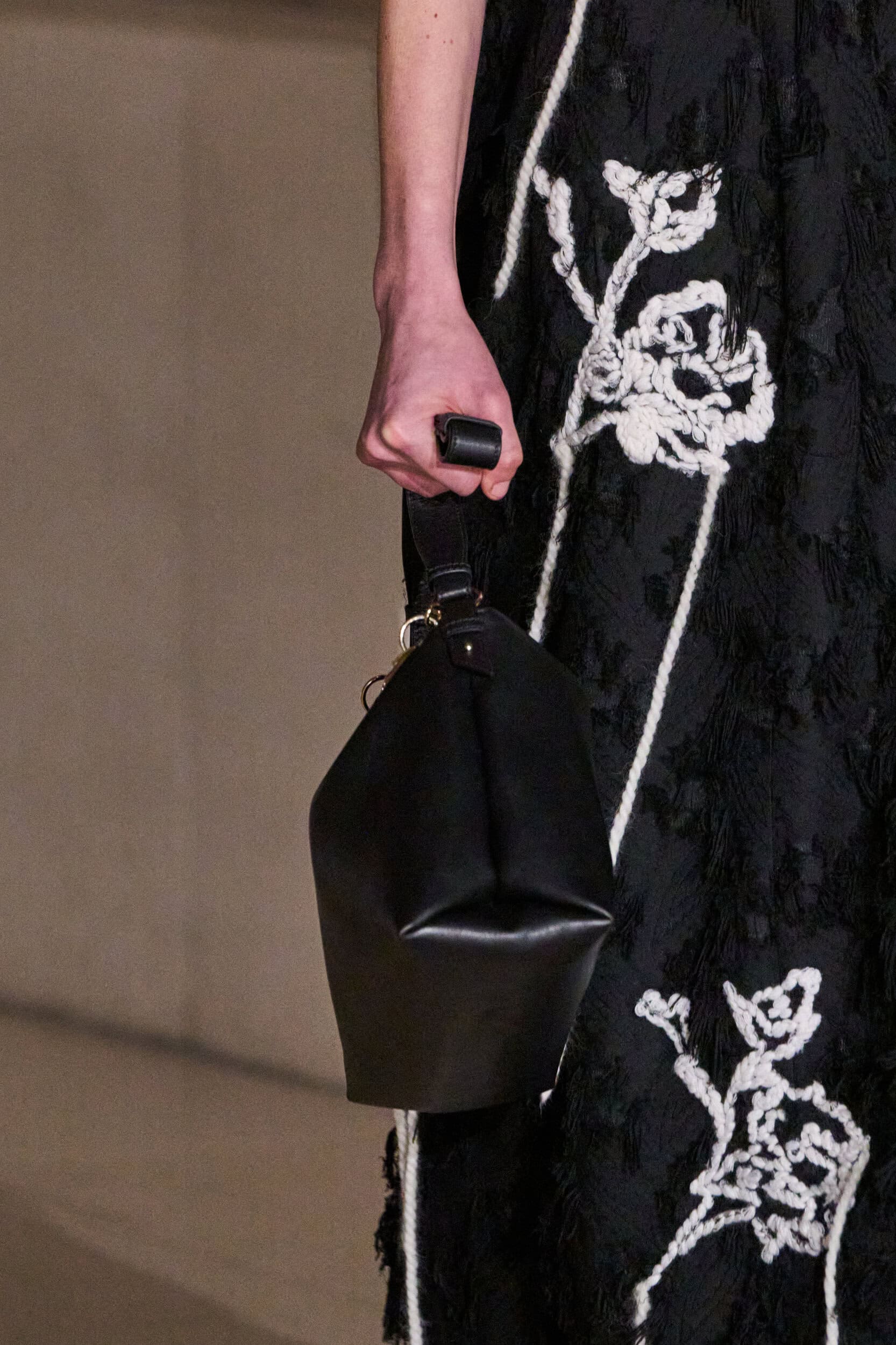 Erdem Fall 2025 Fashion Show Details