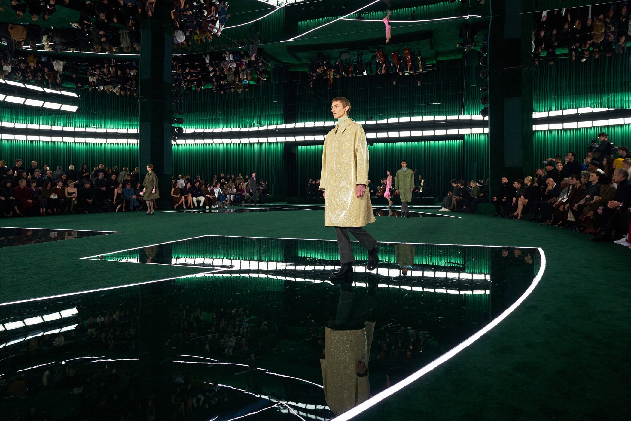 Gucci Fall 2025 Fashion Show Atmosphere