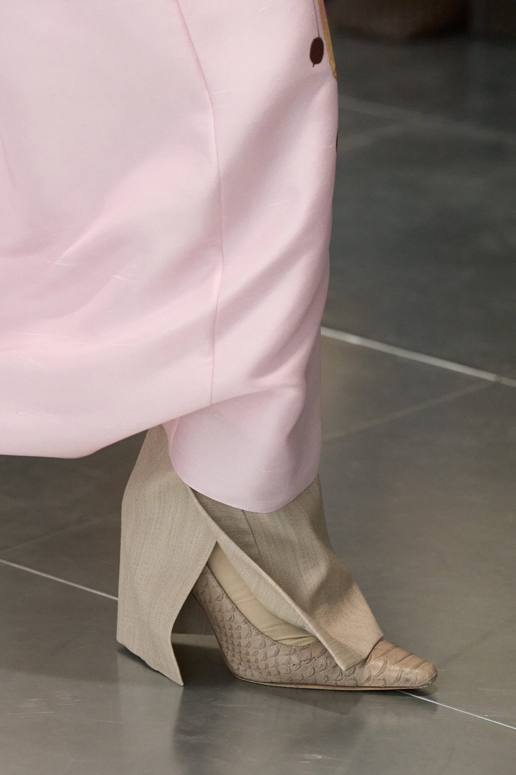 Roksanda Fall 2025 Fashion Show Details