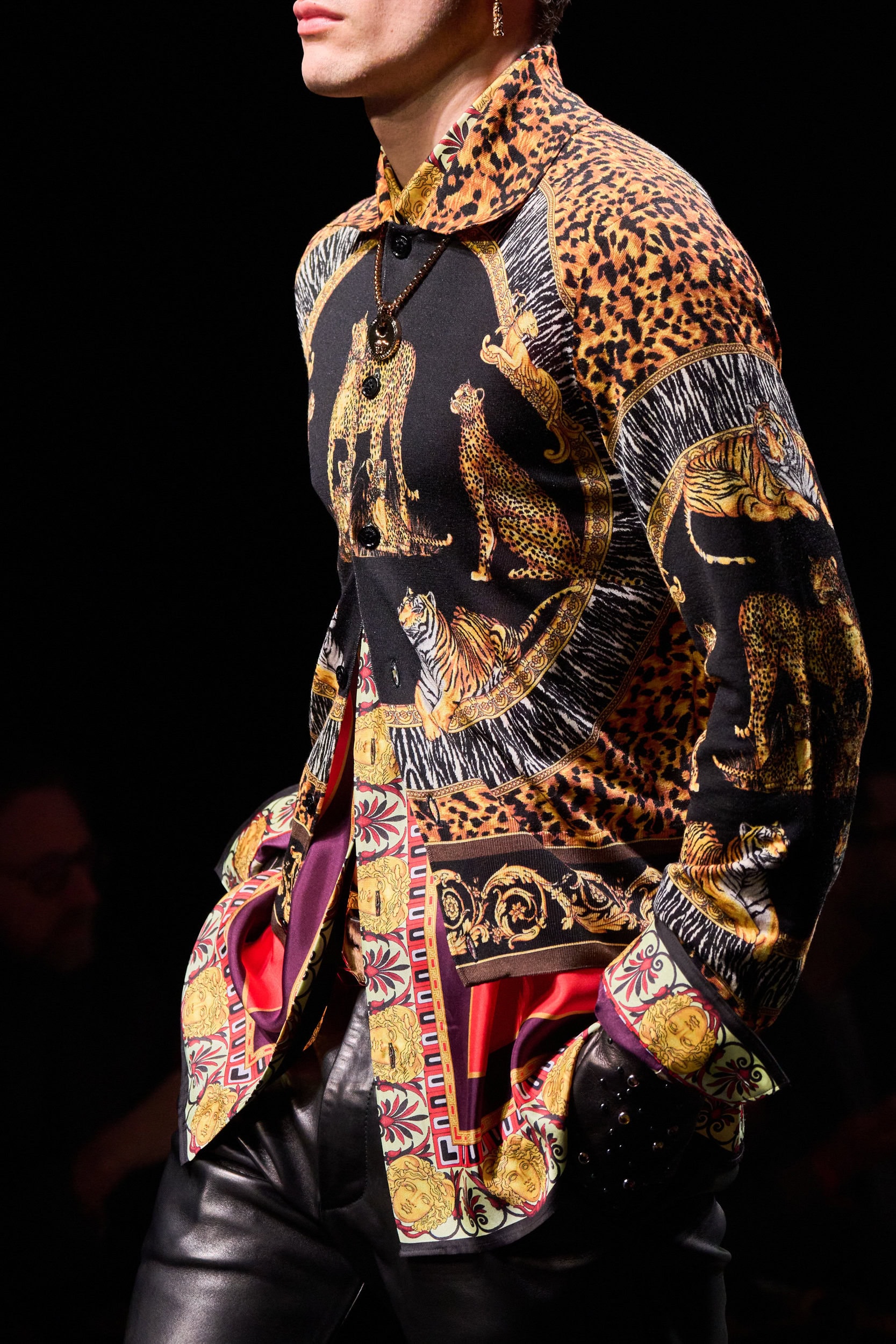 Versace Fall 2025 Fashion Show Details