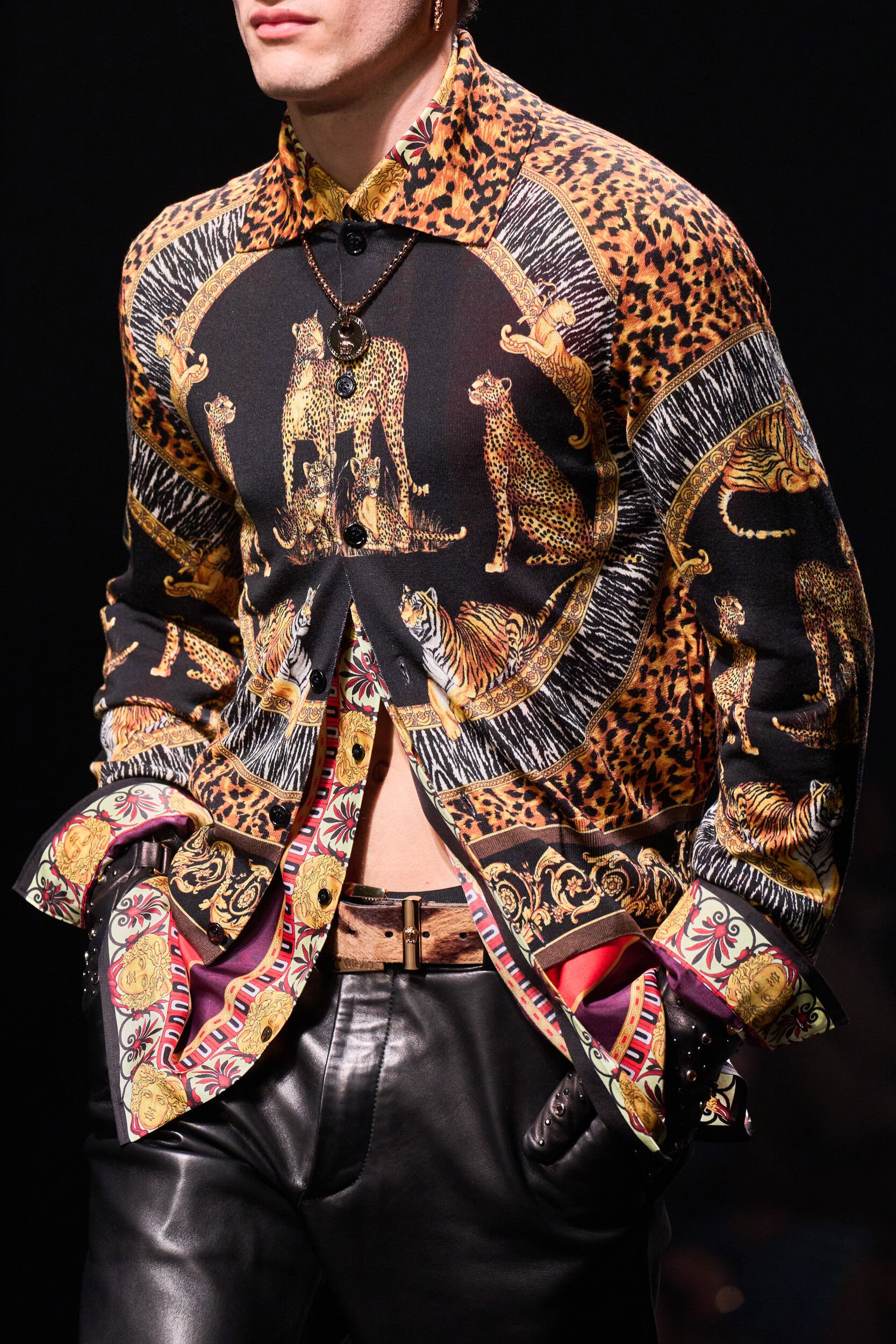 Versace Fall 2025 Fashion Show Details