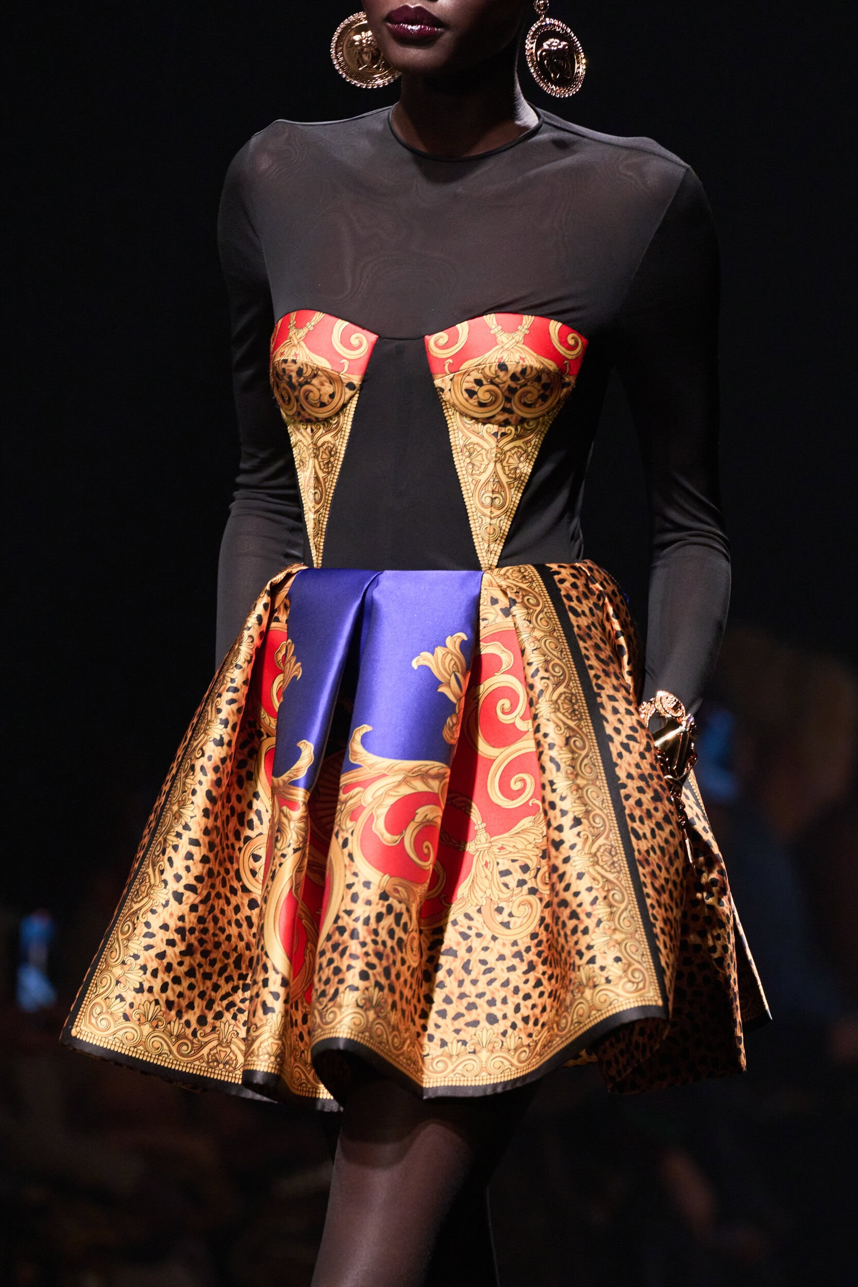 Versace Fall 2025 Fashion Show Details