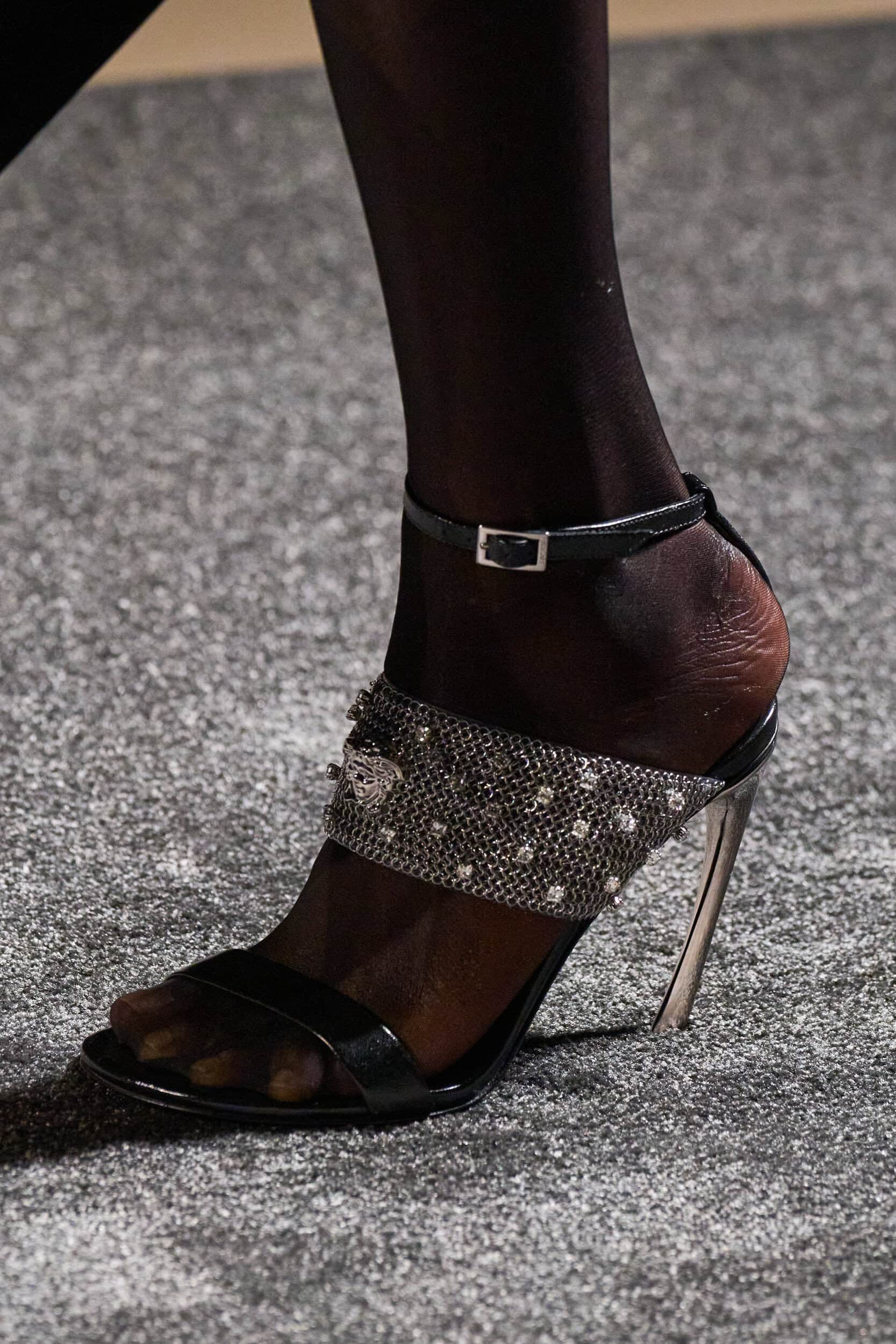 Versace Fall 2025 Fashion Show Details