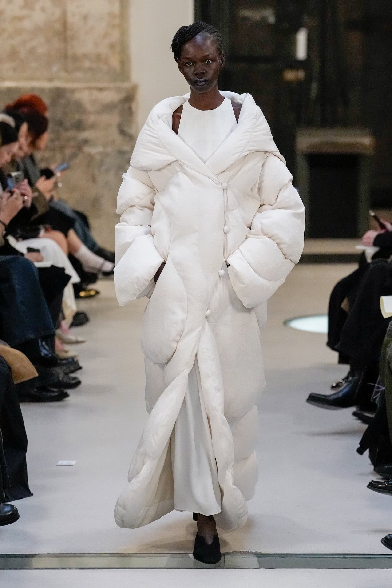 Mame Kurogouchi Fall 2025 Fashion Show