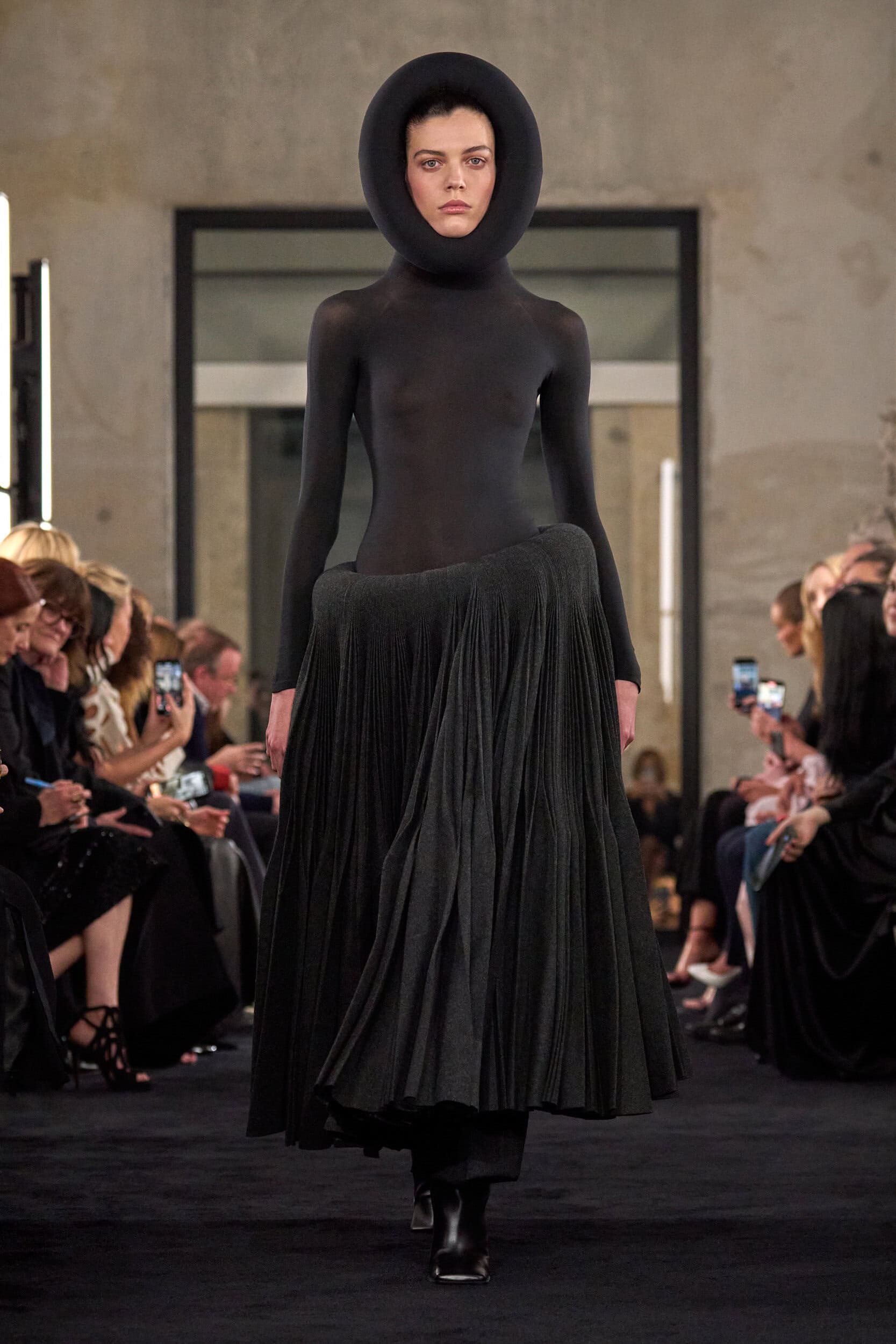 Alaia Fall 2025 Fashion Show