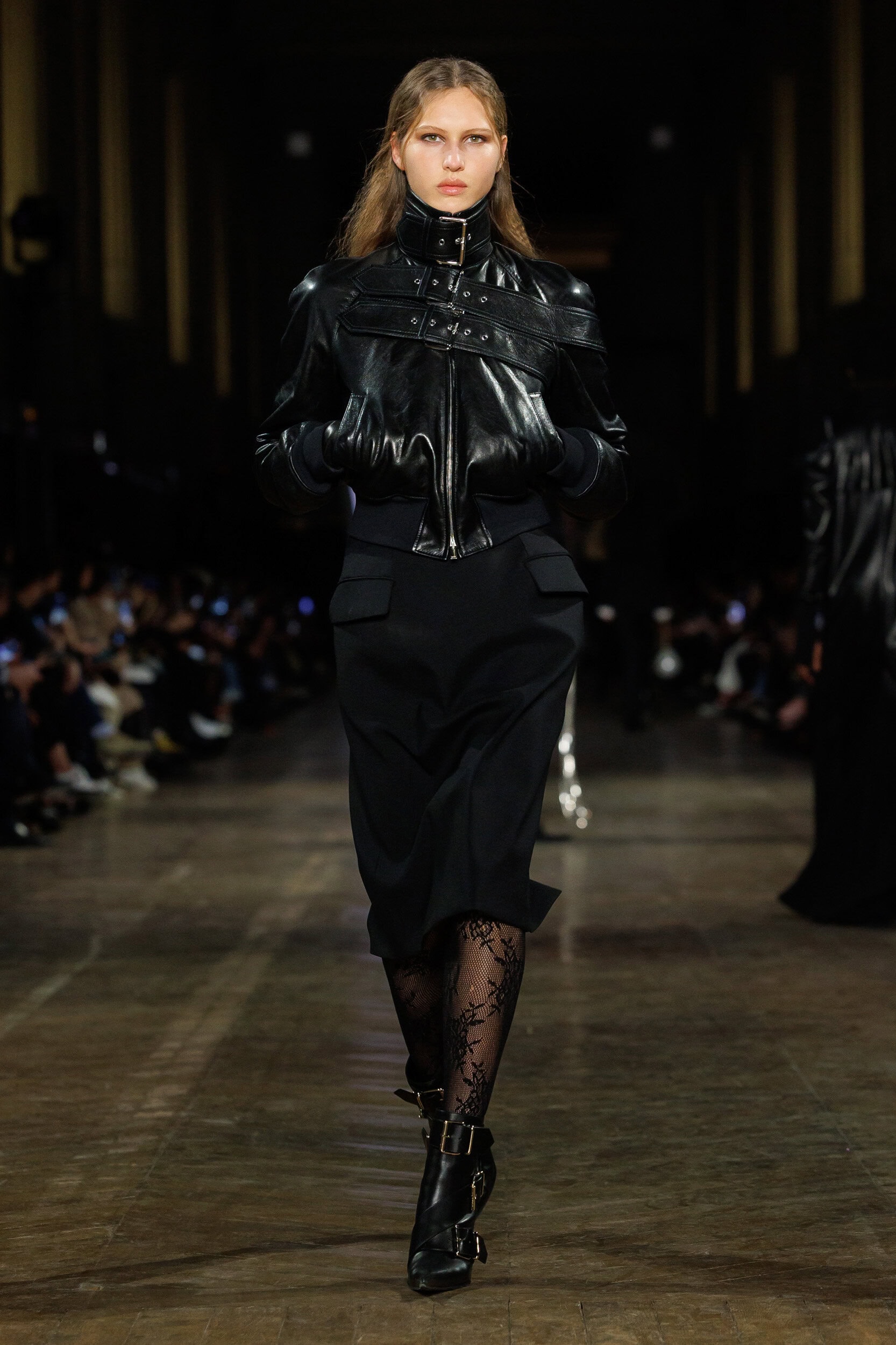 Alexander Mcqueen Fall 2025 Fashion Show