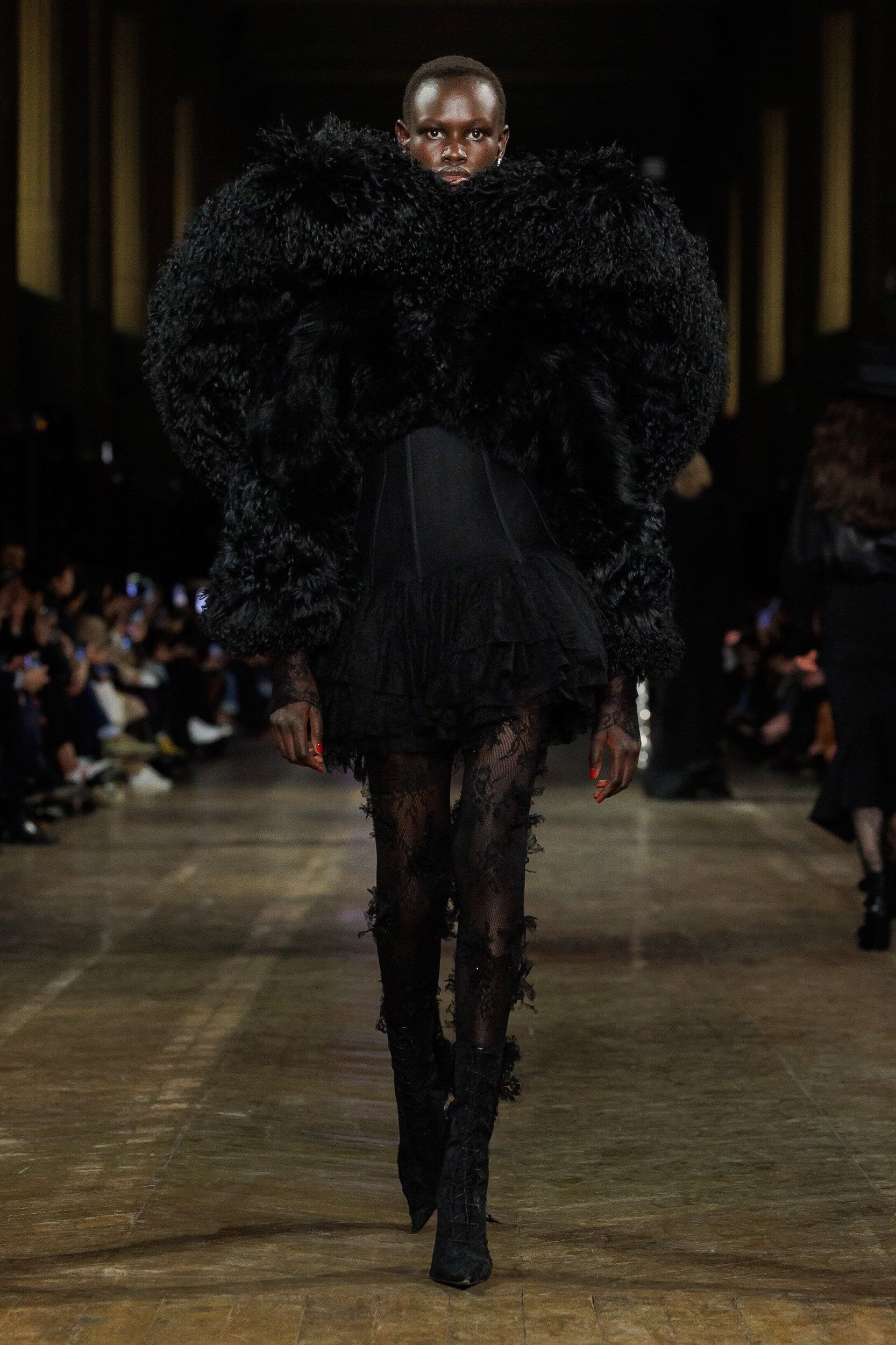 Alexander Mcqueen Fall 2025 Fashion Show