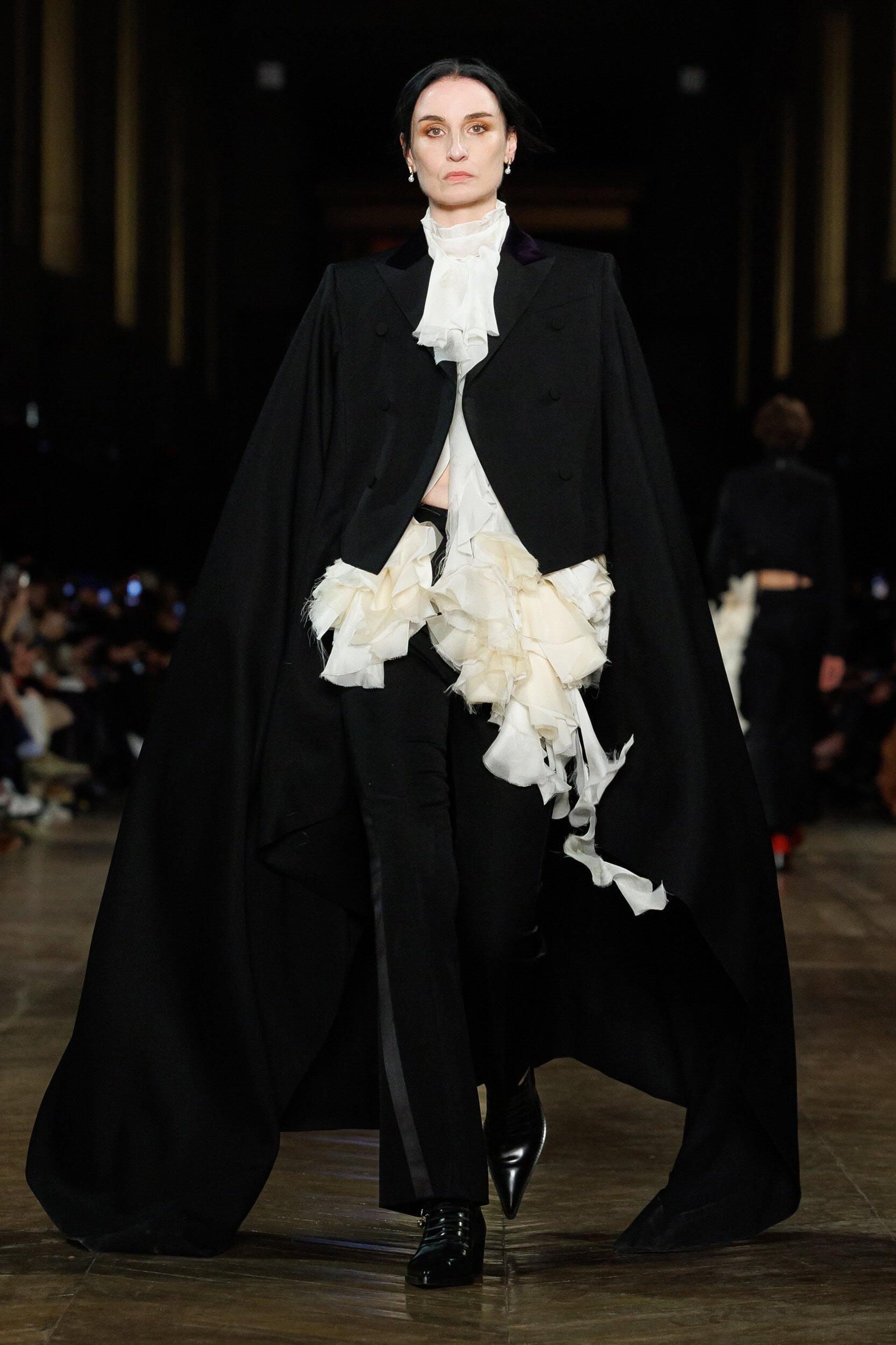 Alexander Mcqueen Fall 2025 Fashion Show