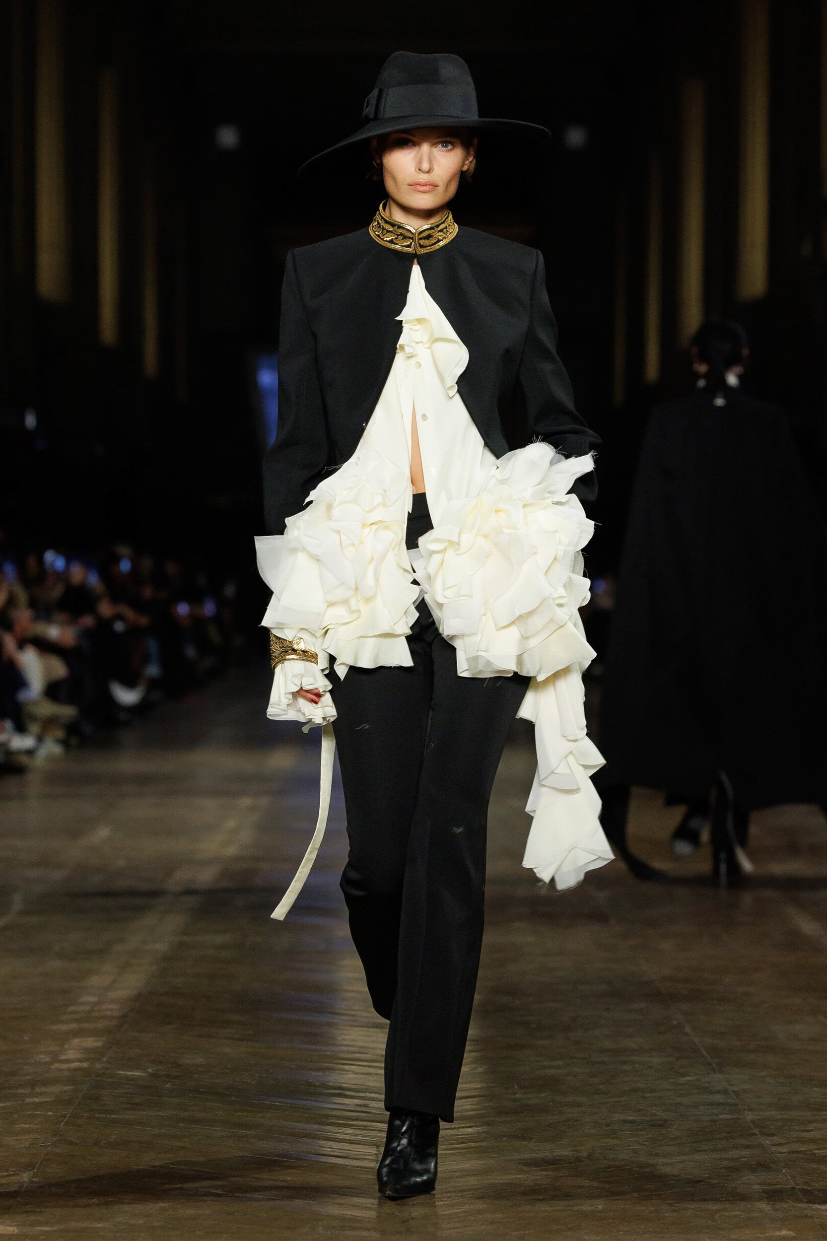 Alexander Mcqueen Fall 2025 Fashion Show