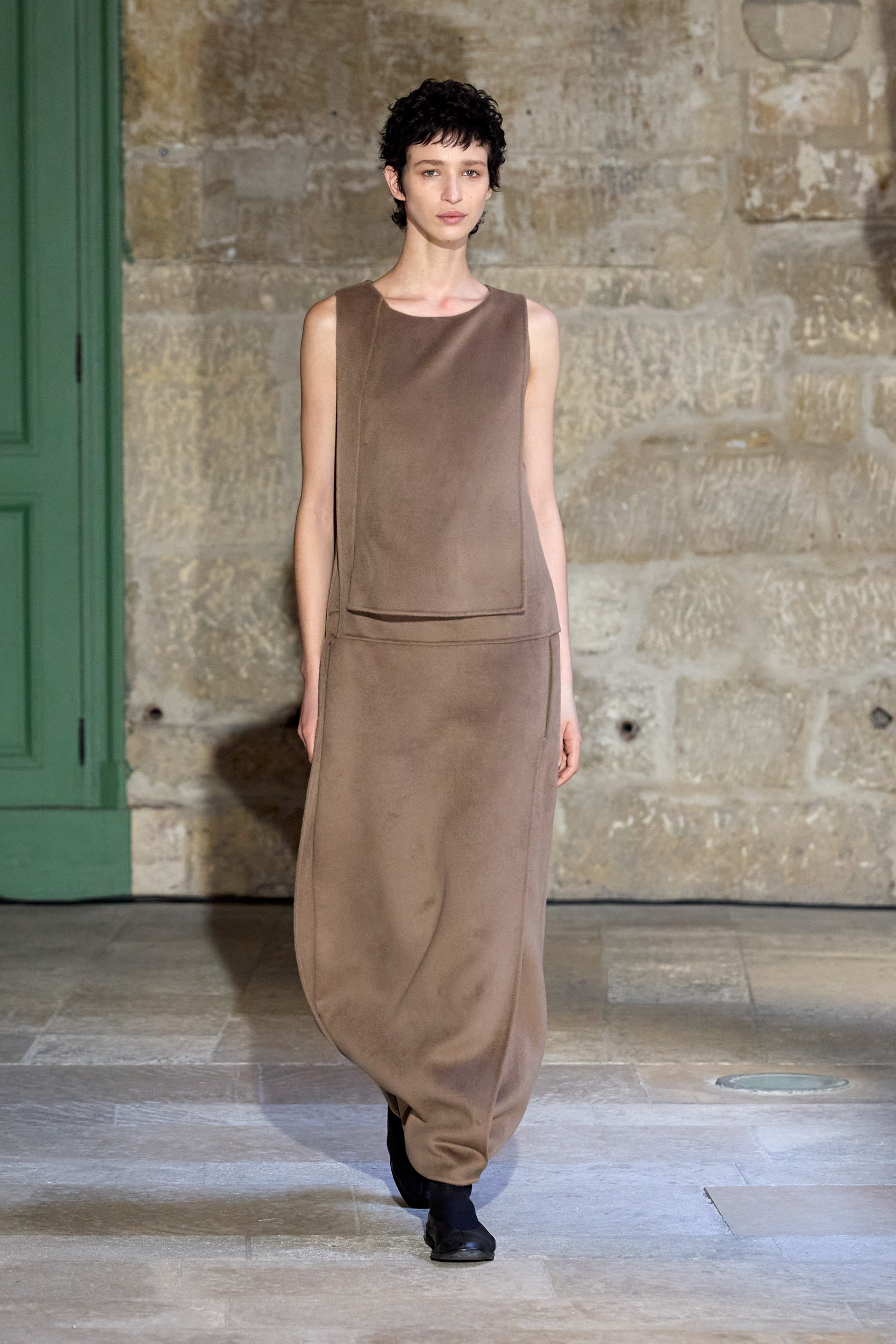 Ruohan Fall 2025 Fashion Show