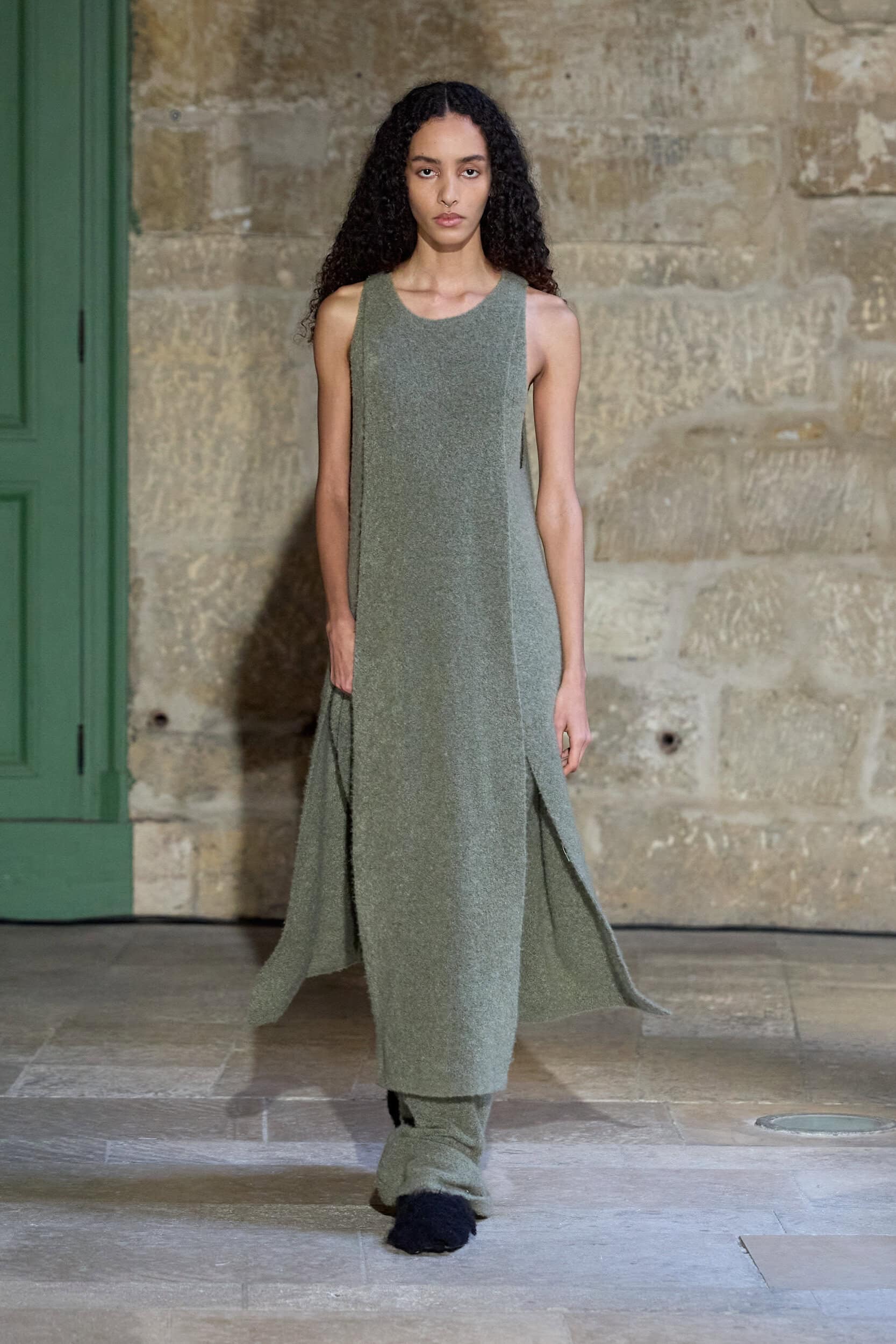 Ruohan Fall 2025 Fashion Show