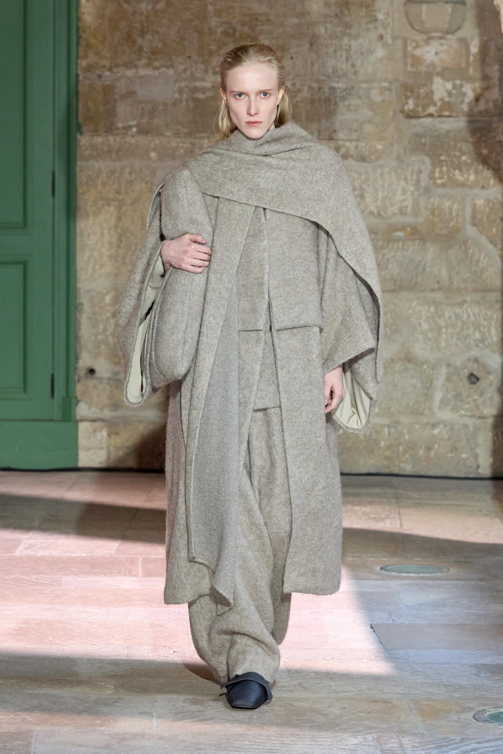 Ruohan Fall 2025 Fashion Show