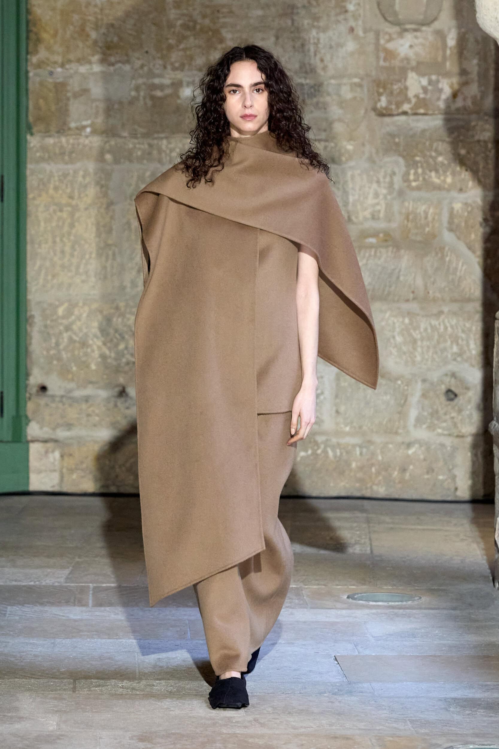 Ruohan Fall 2025 Fashion Show