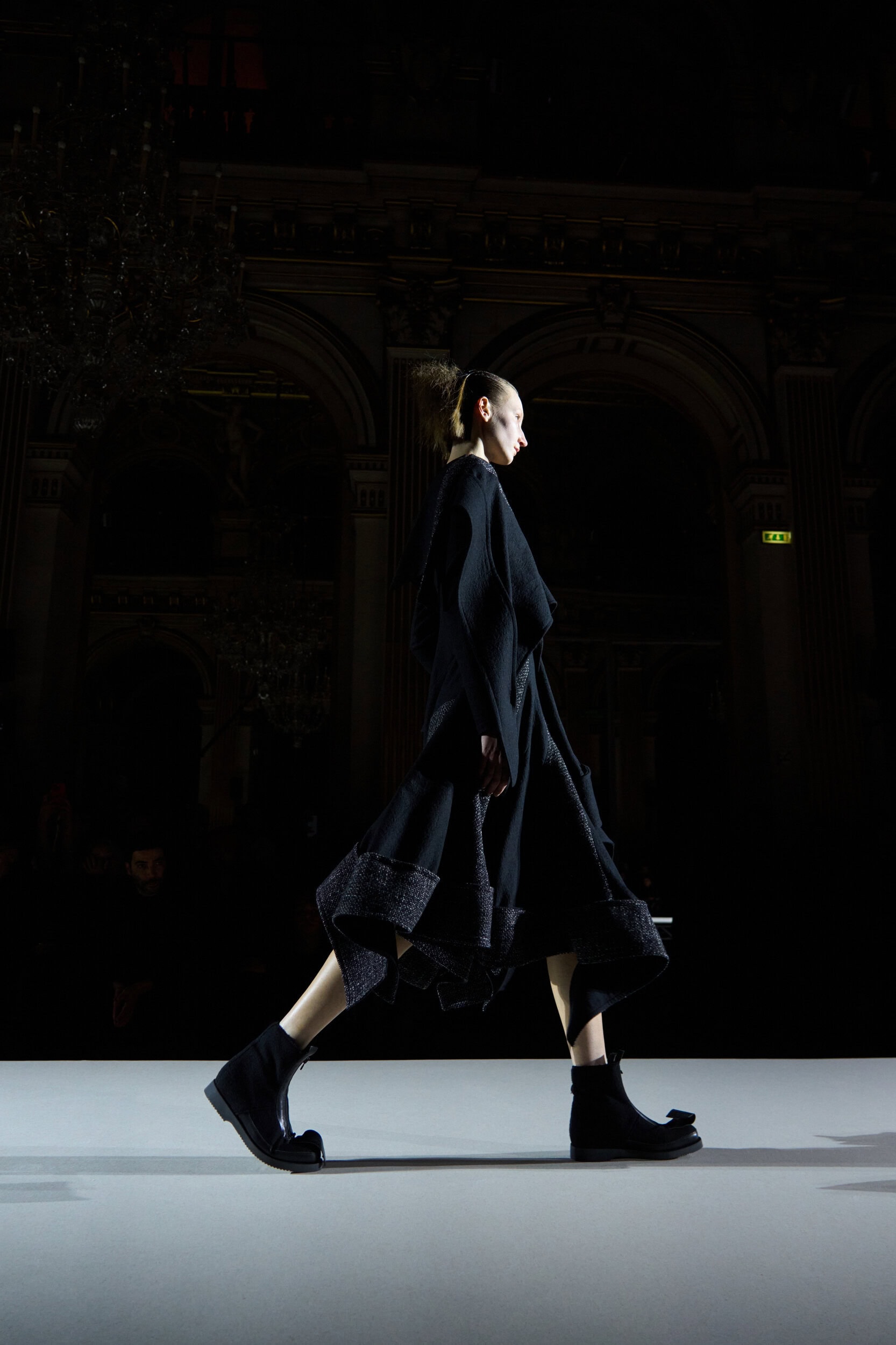 Yohji Yamamoto Fall 2025 Fashion Show Atmosphere
