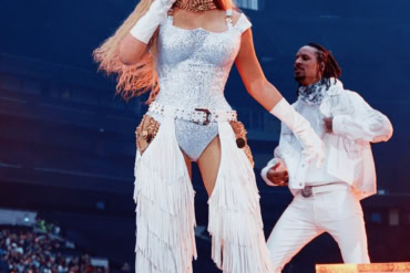 Beyoncé Wears Versace at the Cowboy Carter Tour in London