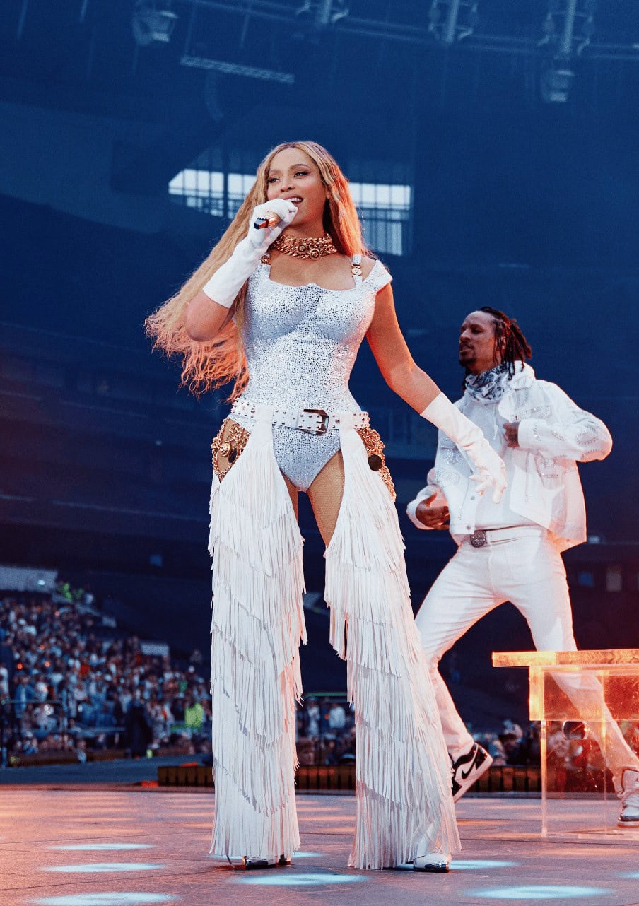Beyoncé Wears Versace at the Cowboy Carter Tour in London