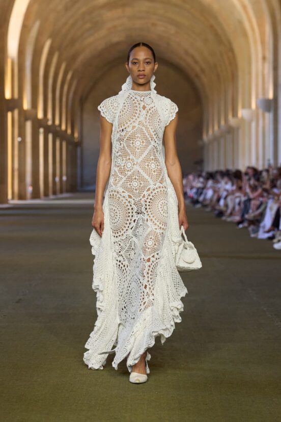 Jacquemus Spring 2026 RTW Collection Fashion Show from Paris Fashion Week (June 2025). Ready-to-Wear runway photos, models, womenswear collection