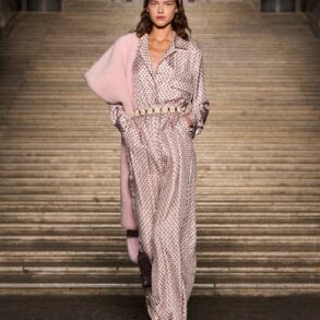 Max Mara‘s Resort 2026 fashion show from Reggia di Caserta, Naples Review