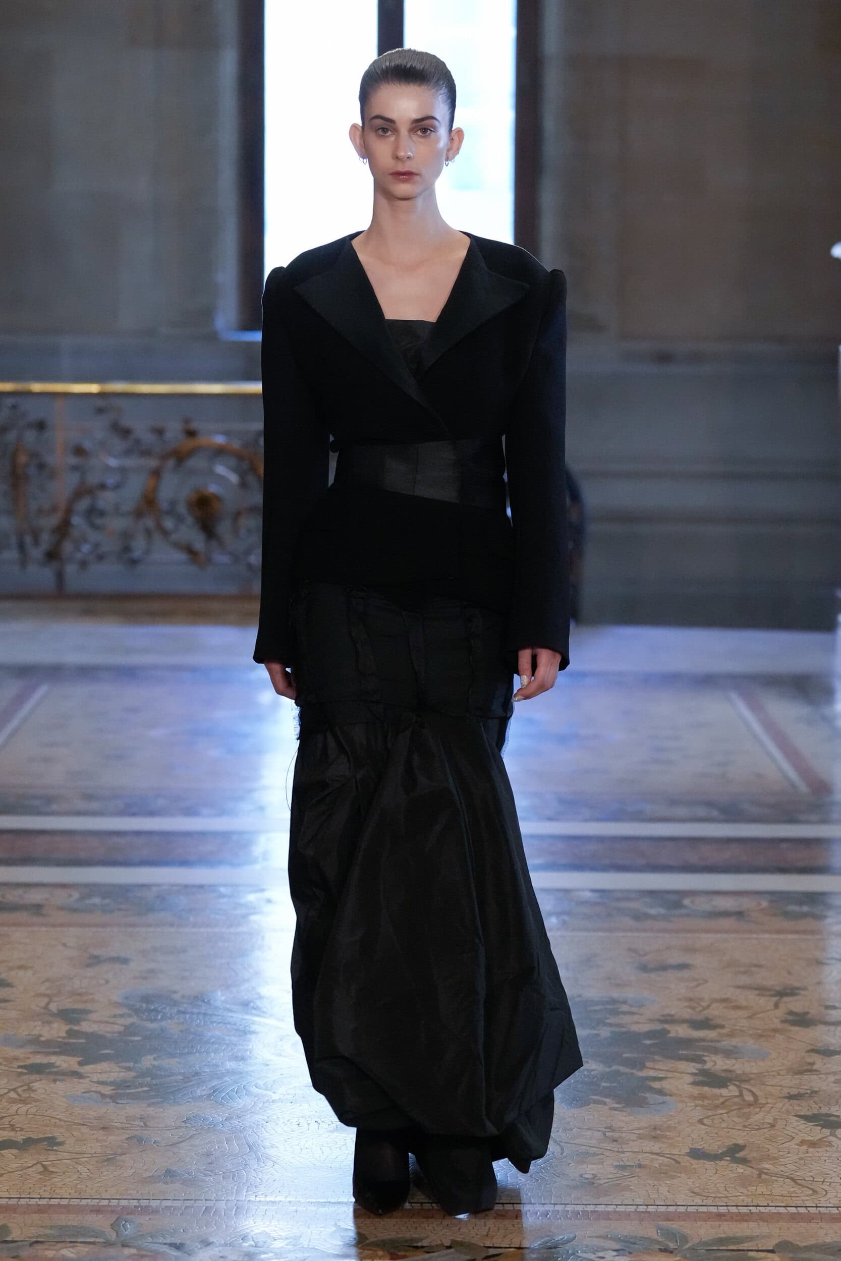 Peet Dullaert Fall 2025 Couture Fashion Show
