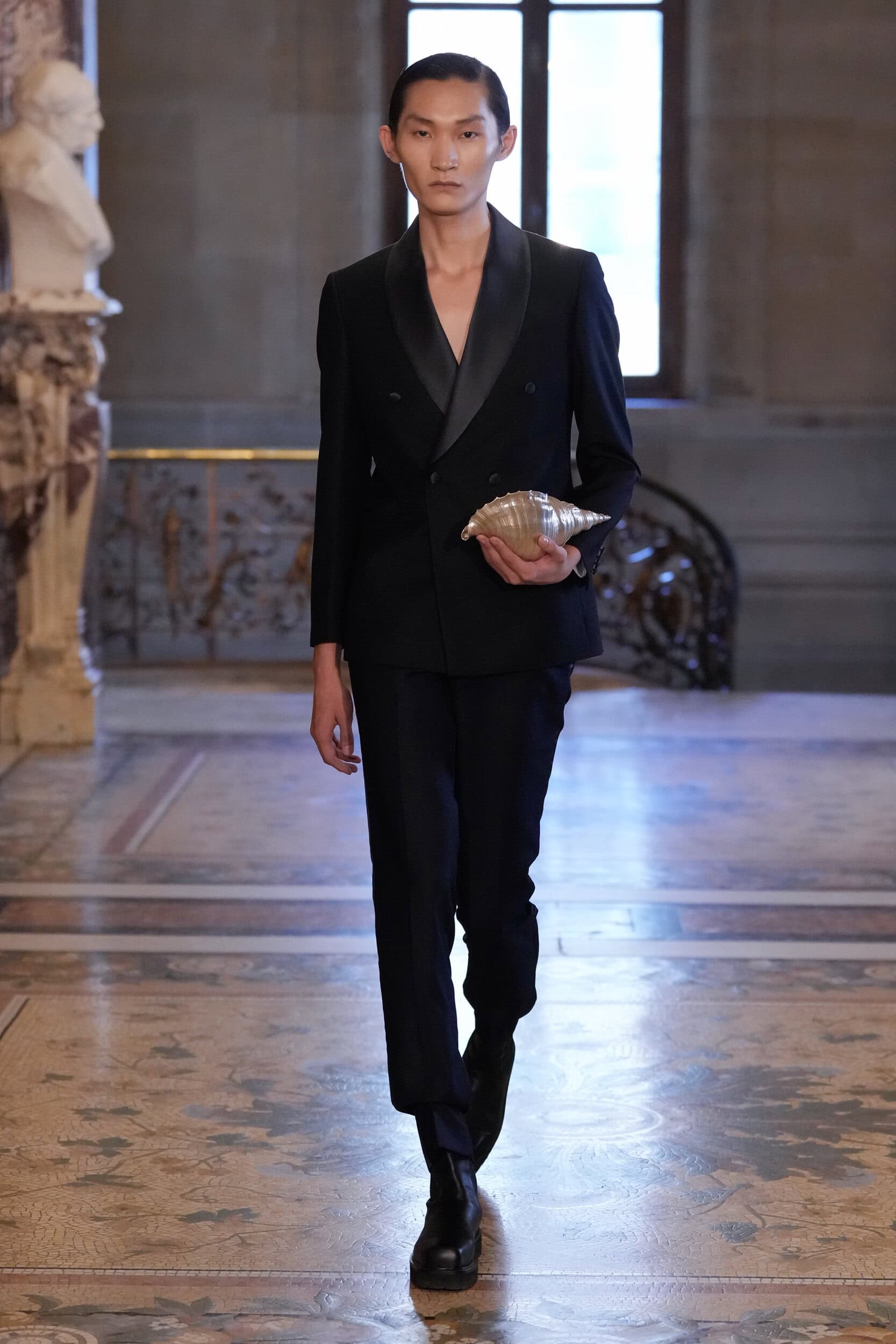 Peet Dullaert Fall 2025 Couture Fashion Show