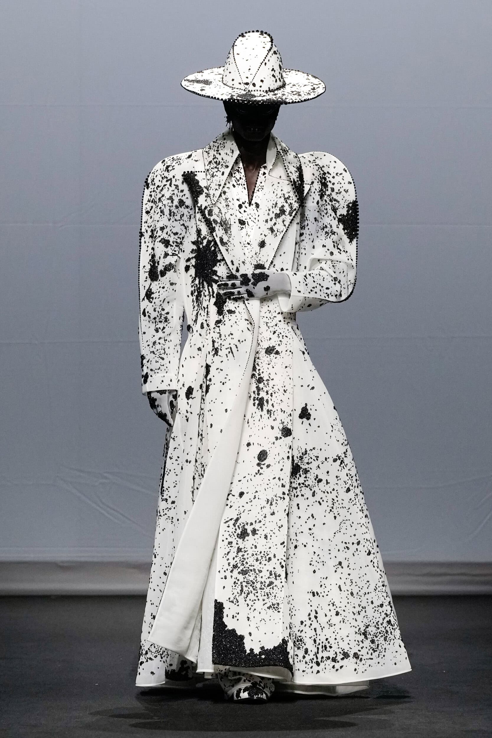 Robert Wun Fall 2025 Couture Fashion Show