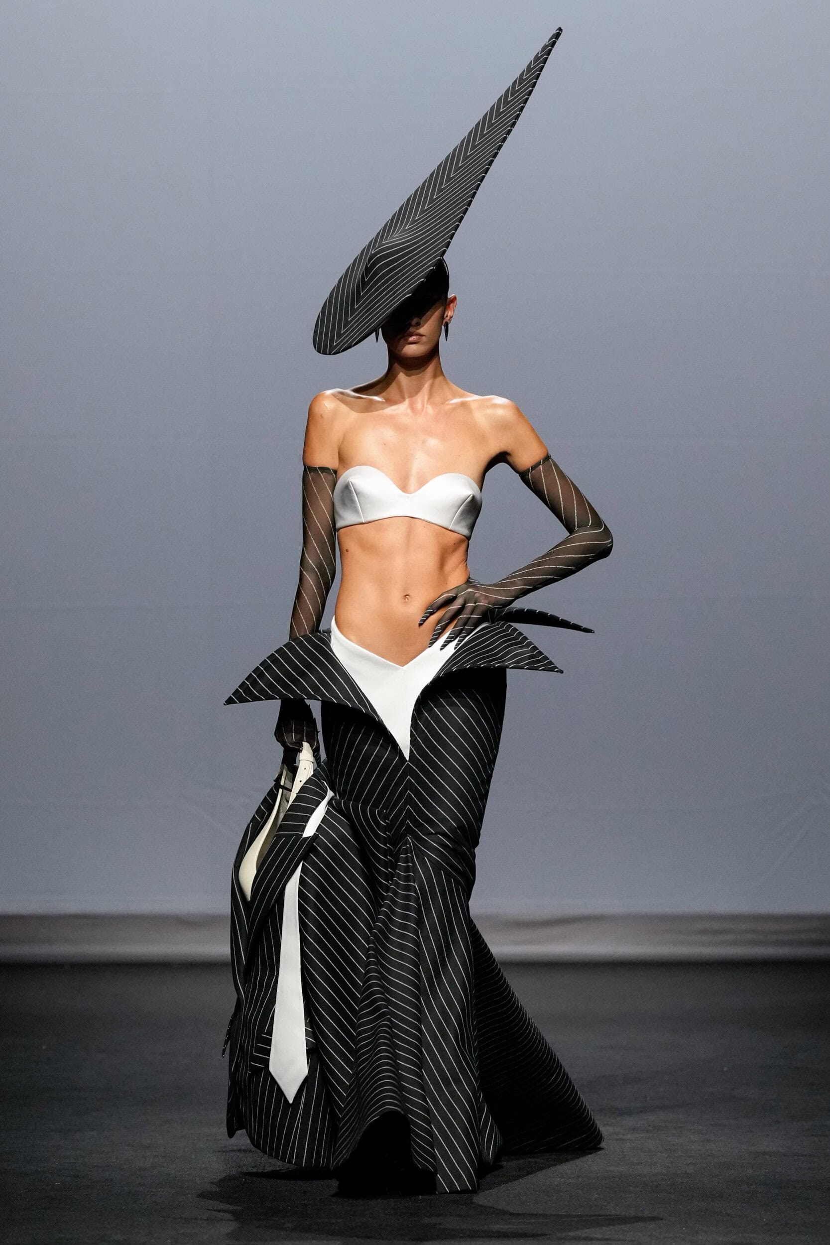 Robert Wun Fall 2025 Couture Fashion Show