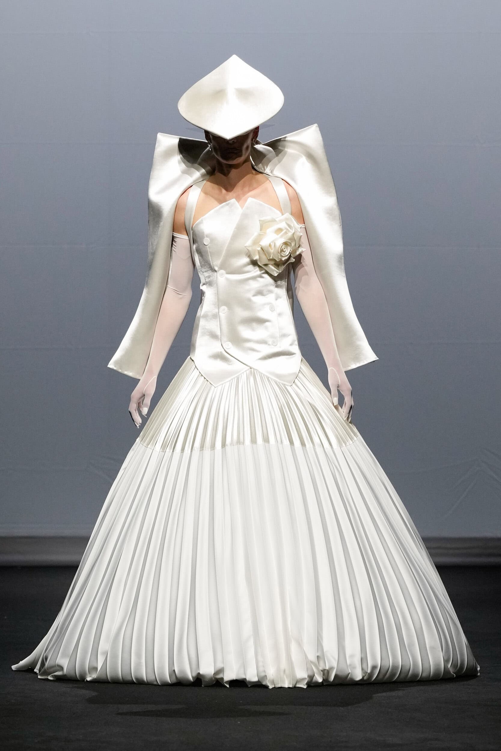 Robert Wun Fall 2025 Couture Fashion Show