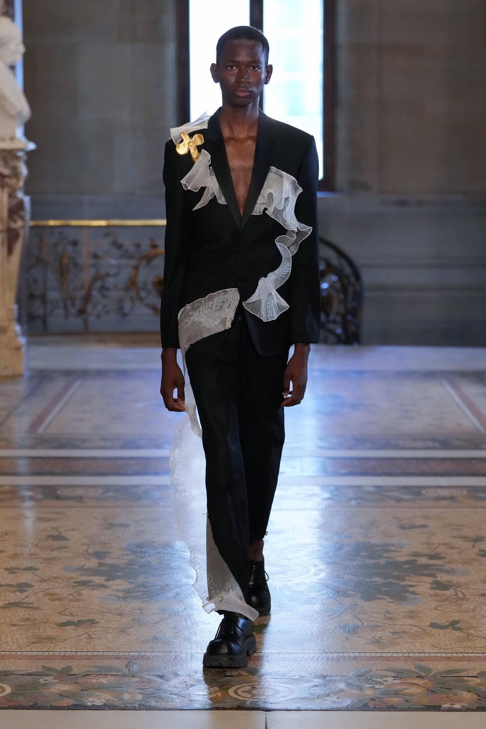 Peet Dullaert Fall 2025 Couture Fashion Show