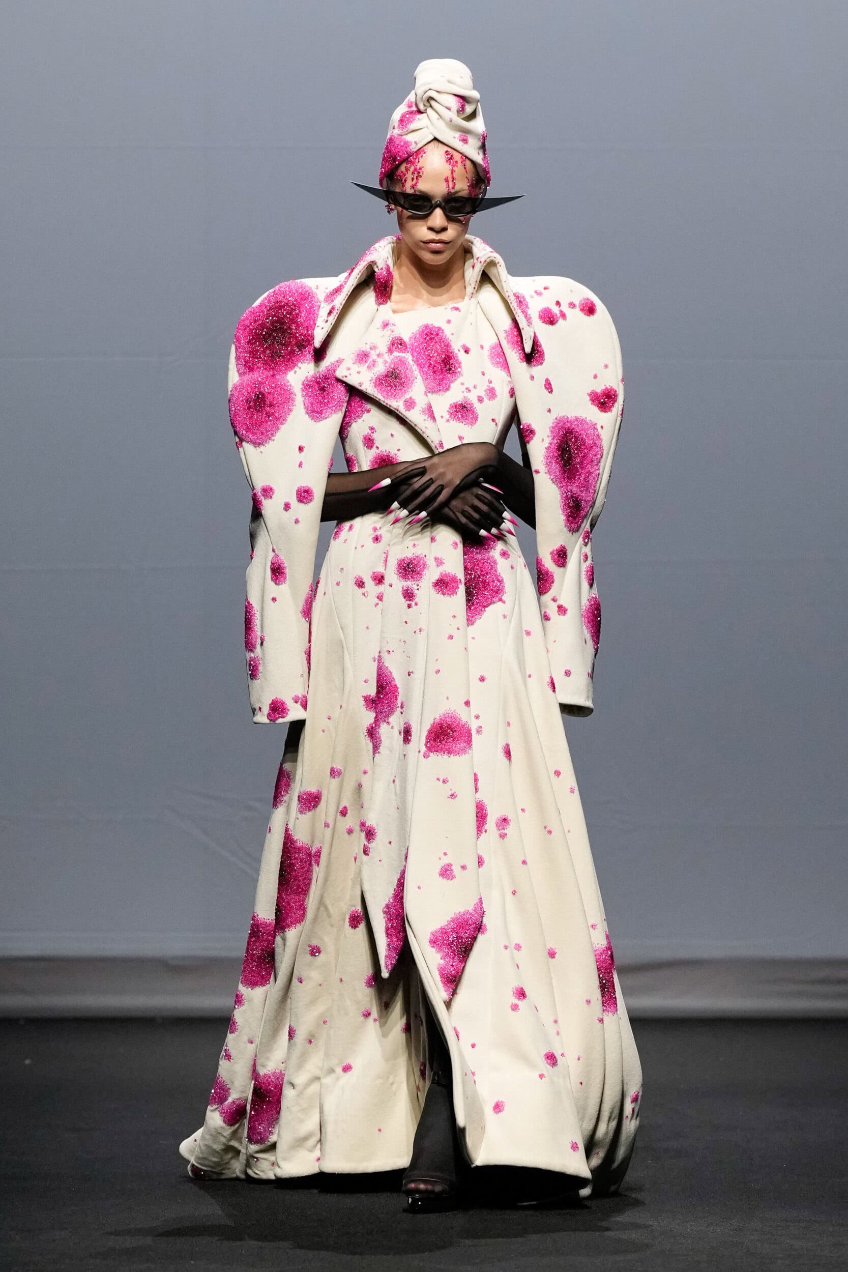 Robert Wun Fall 2025 Couture Fashion Show