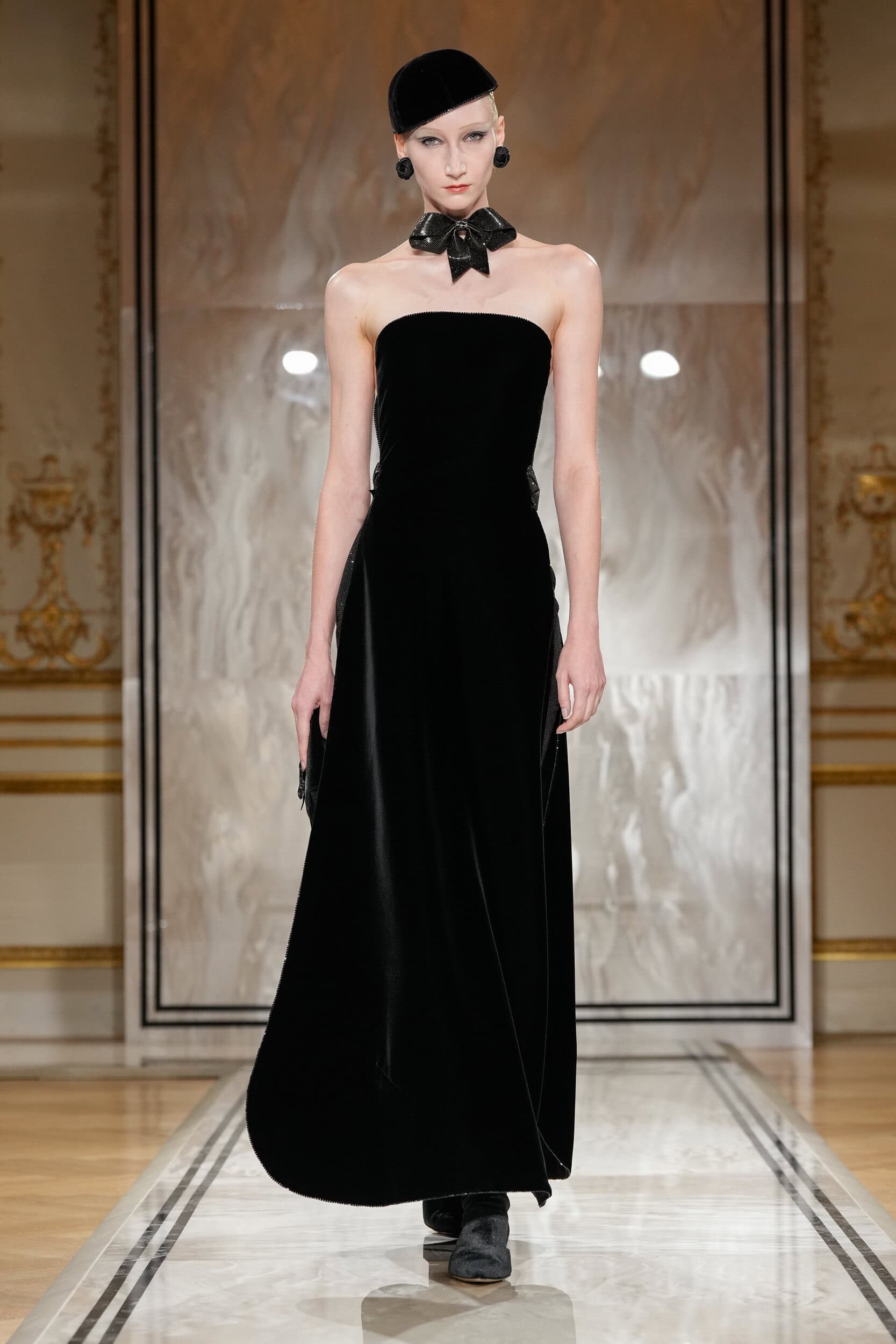 Giorgio Armani Prive Fall 2025 Couture Fashion Show