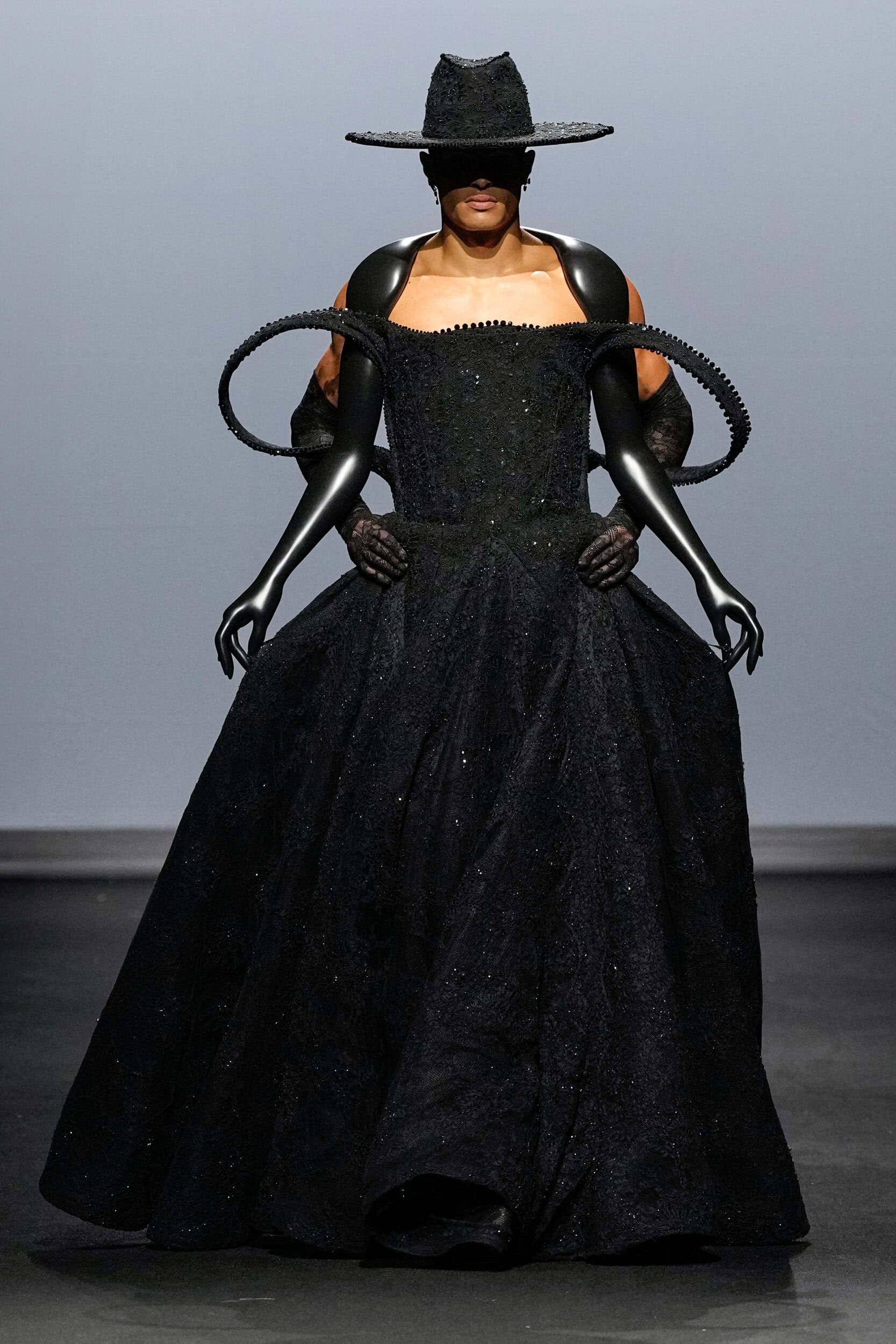 Robert Wun Fall 2025 Couture Fashion Show