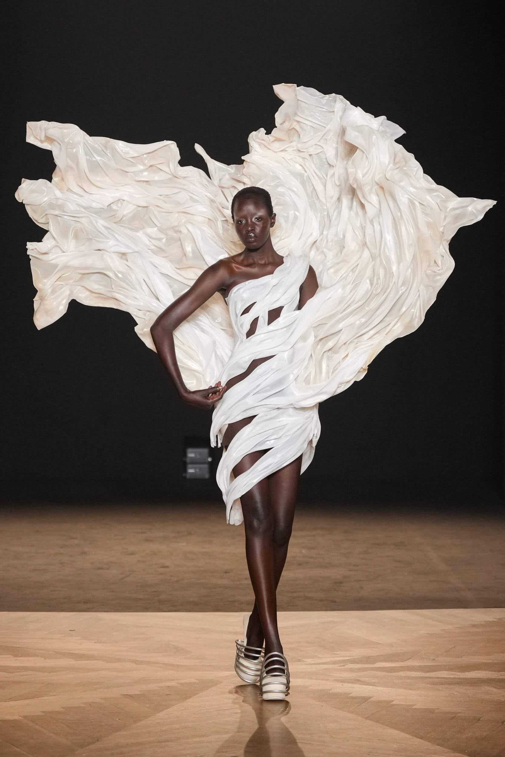 Iris Van Herpen Spring 2026 Couture Fashion Show