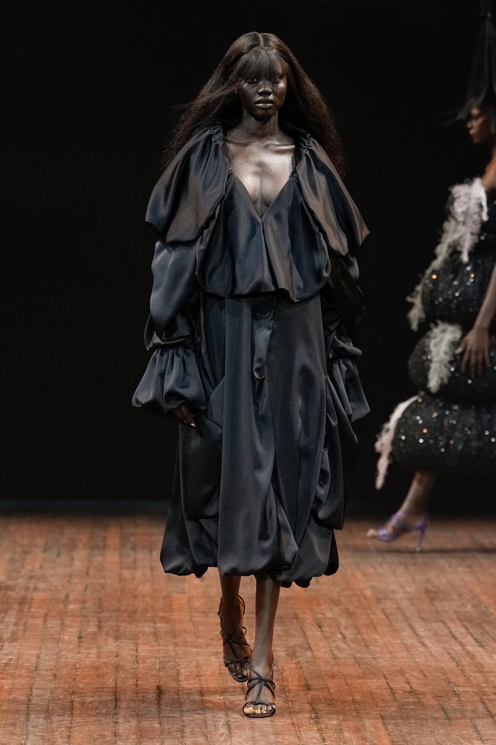 Viktor & Rolf Fall 2025 Couture Fashion Show