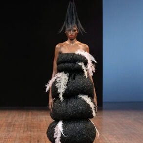 Viktor & Rolf Fall 2025 Couture Fashion Show