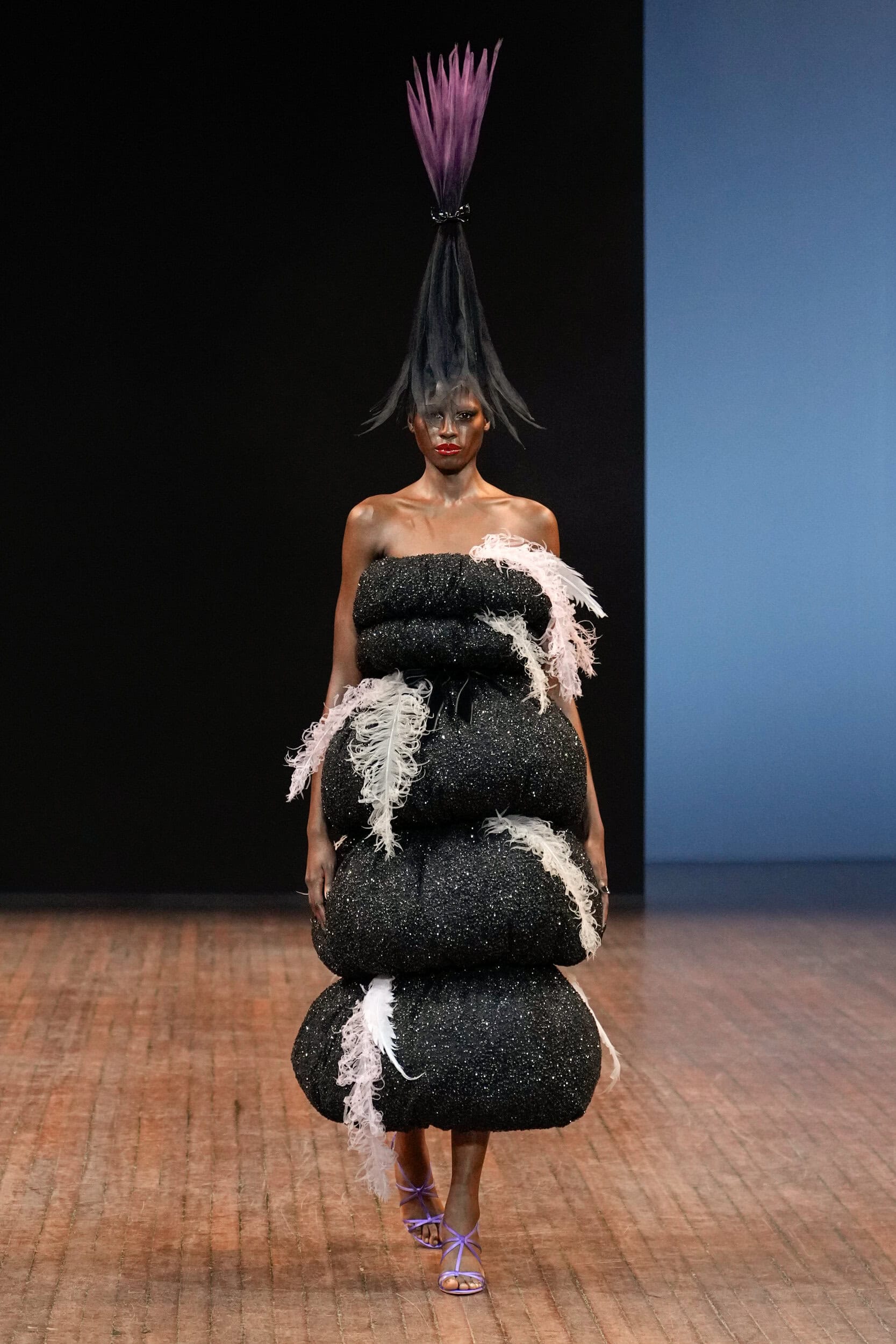 Viktor & Rolf Fall 2025 Couture Fashion Show