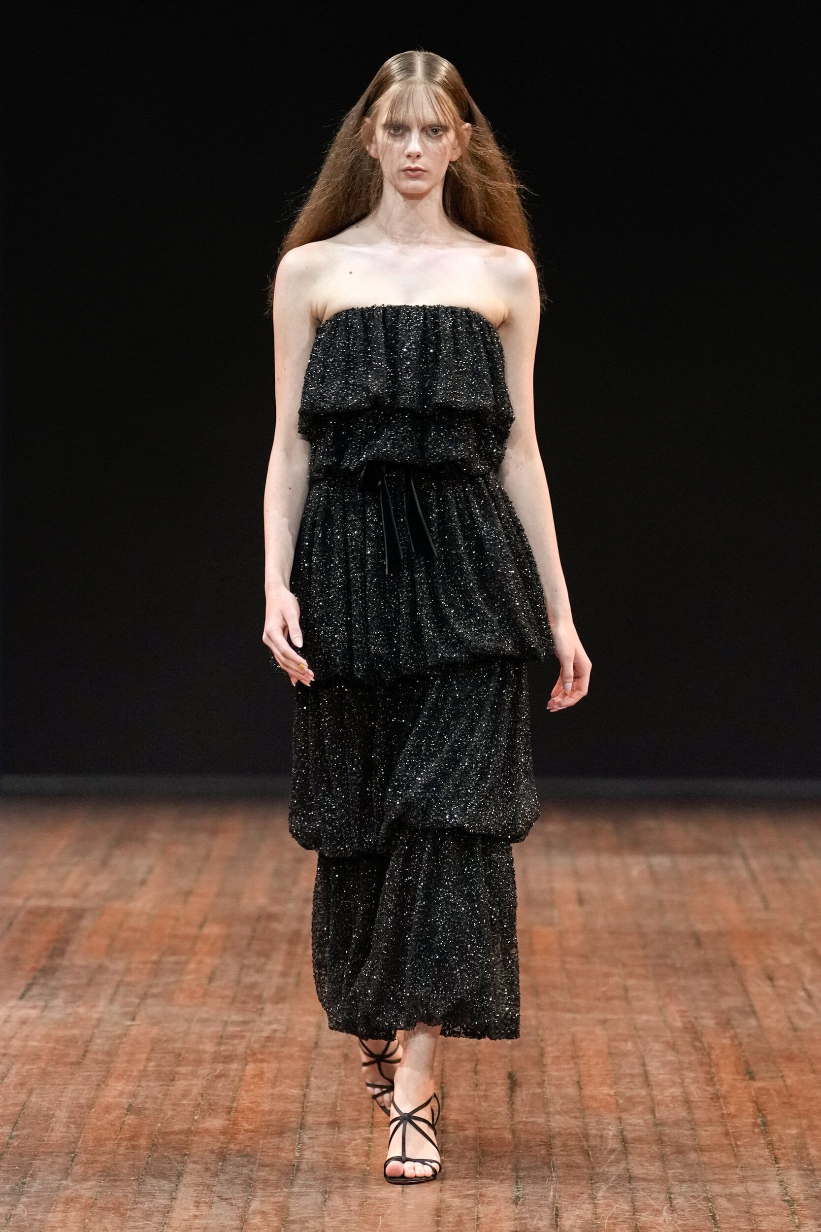 Viktor & Rolf Fall 2025 Couture Fashion Show
