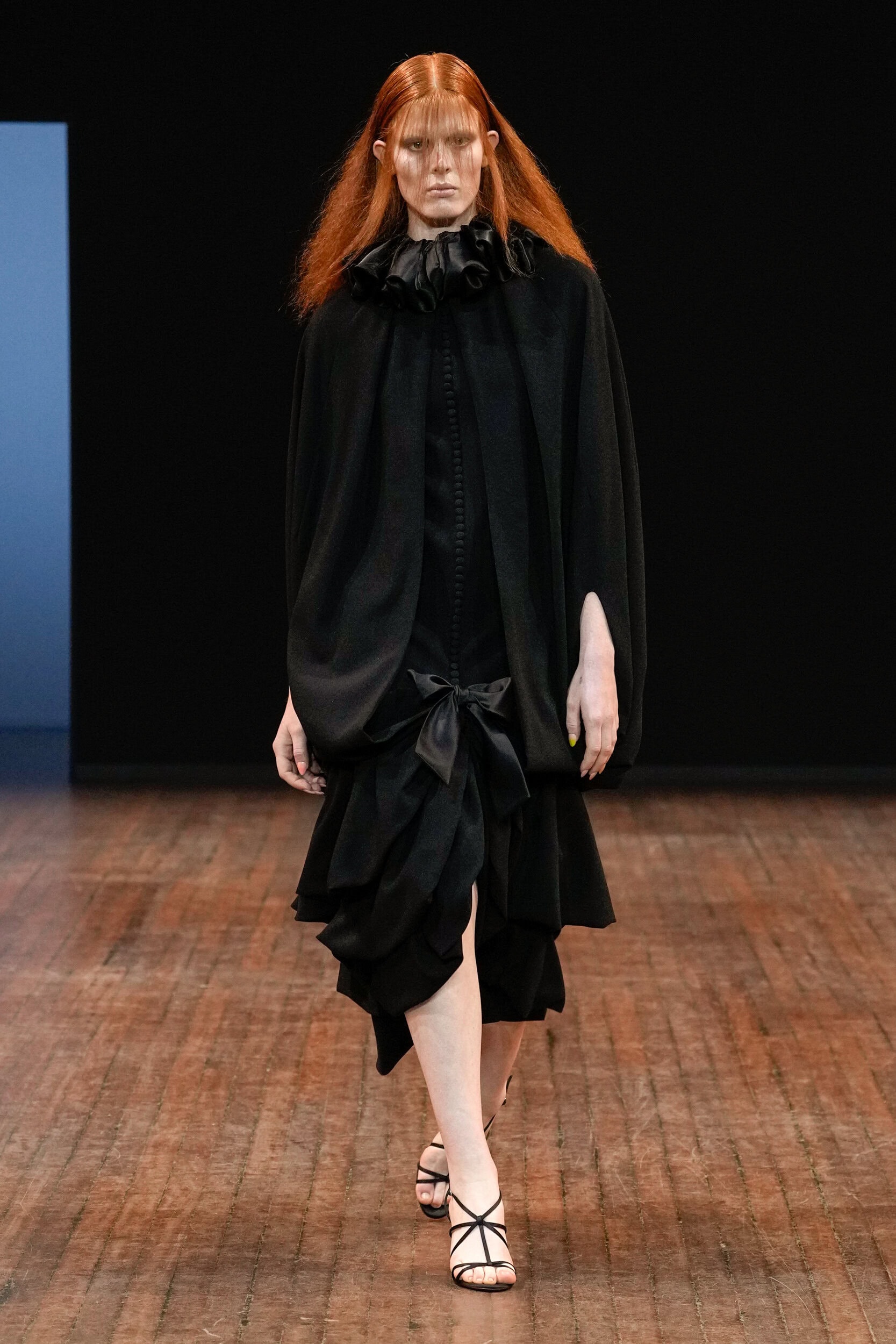 Viktor & Rolf Fall 2025 Couture Fashion Show