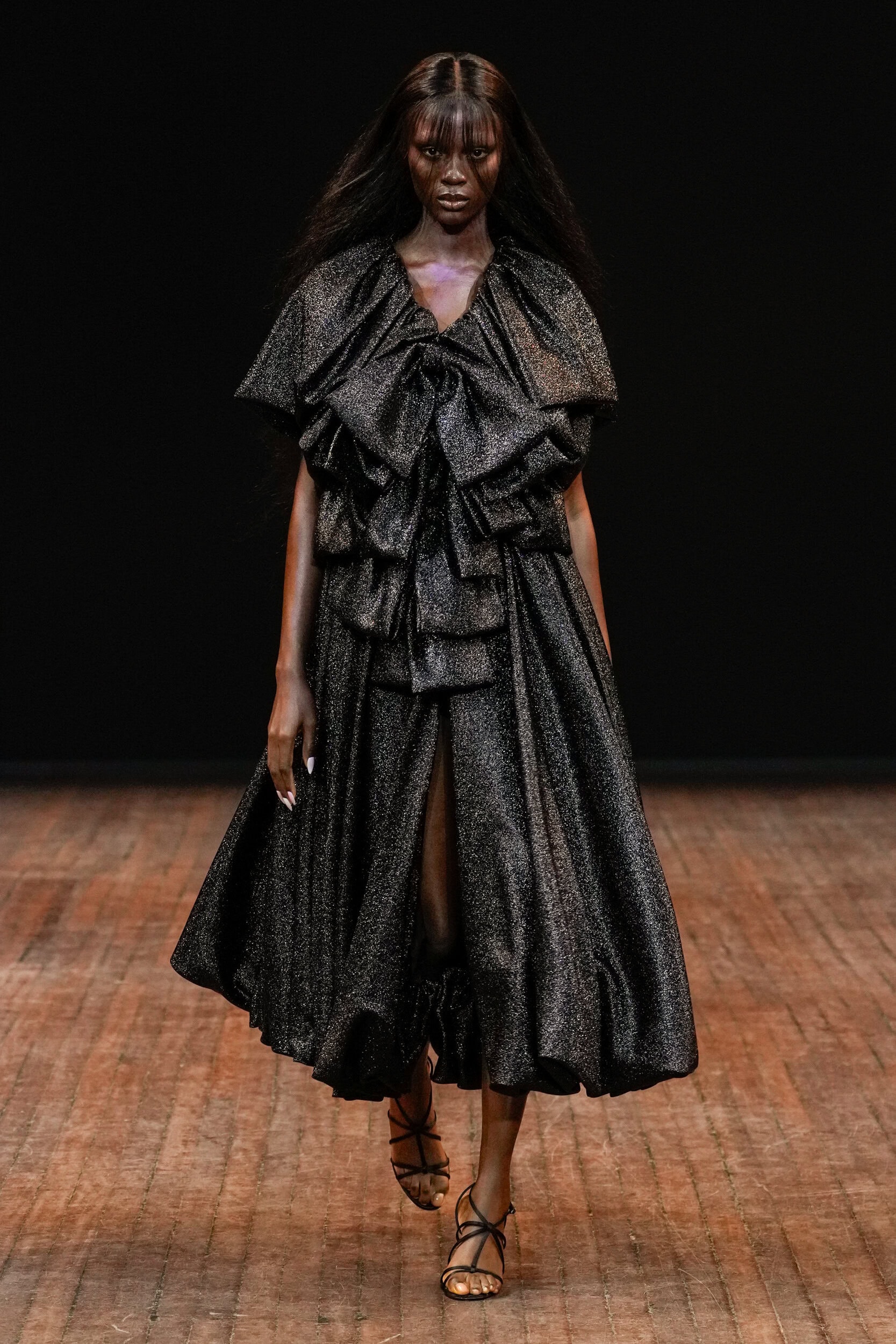 Viktor & Rolf Fall 2025 Couture Fashion Show