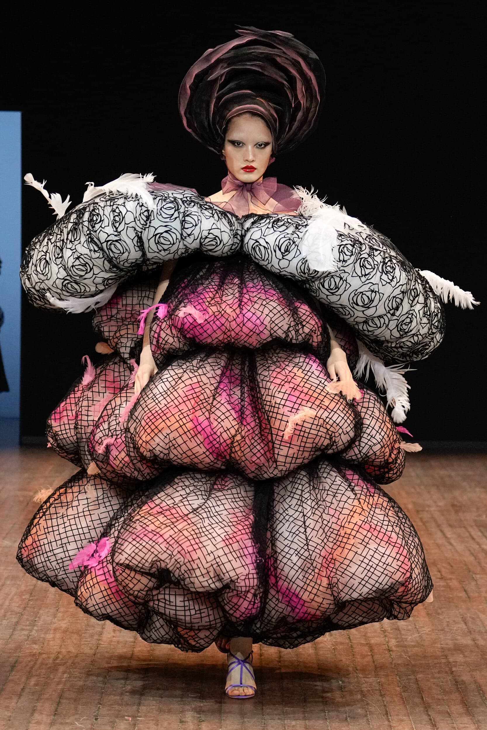 Viktor & Rolf Fall 2025 Couture Fashion Show