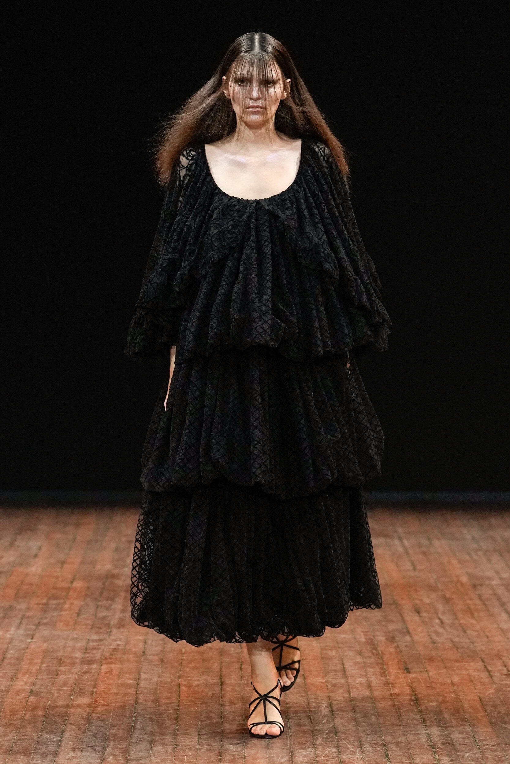Viktor & Rolf Fall 2025 Couture Fashion Show