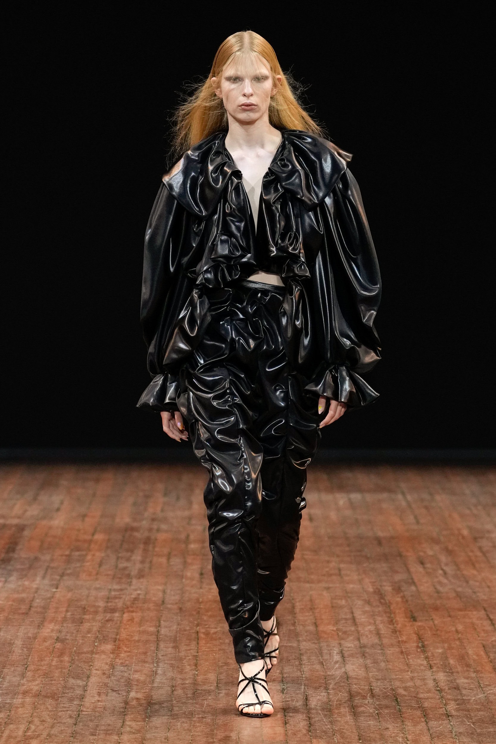 Viktor & Rolf Fall 2025 Couture Fashion Show