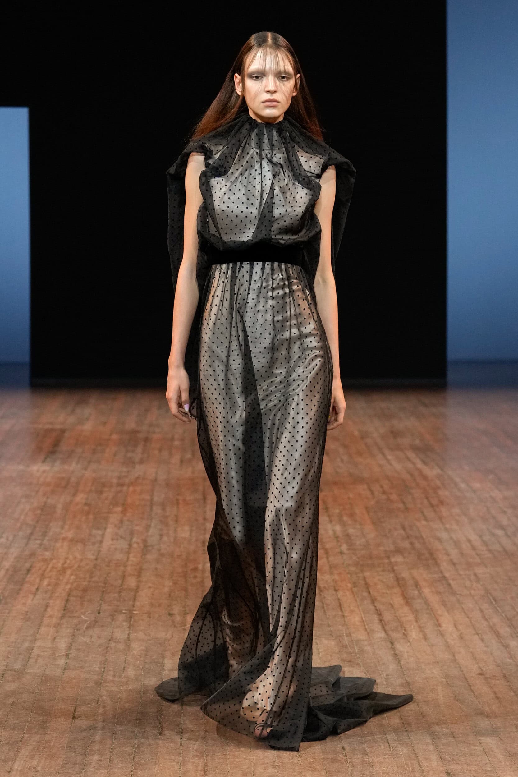 Viktor & Rolf Fall 2025 Couture Fashion Show