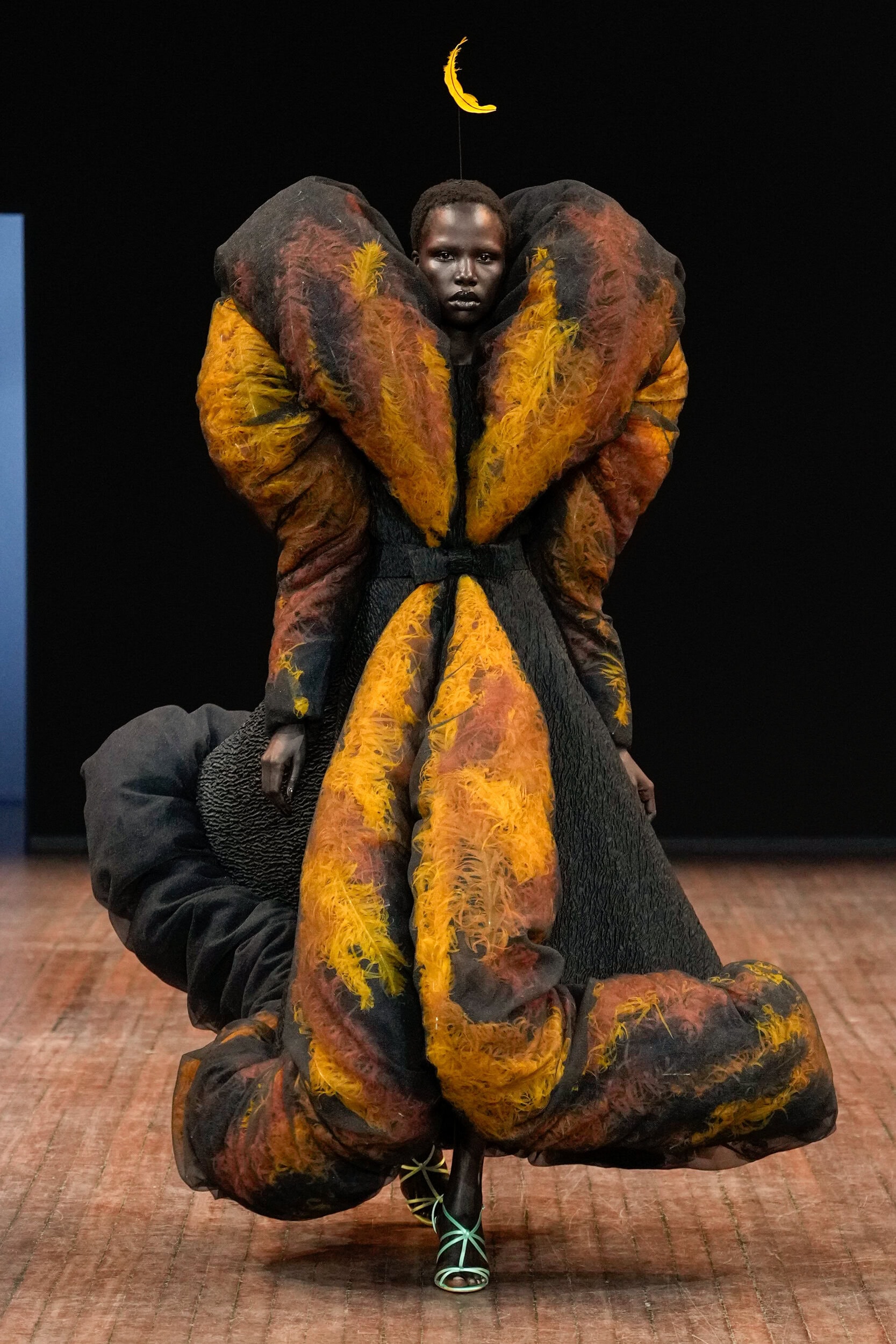 Viktor & Rolf Fall 2025 Couture Fashion Show