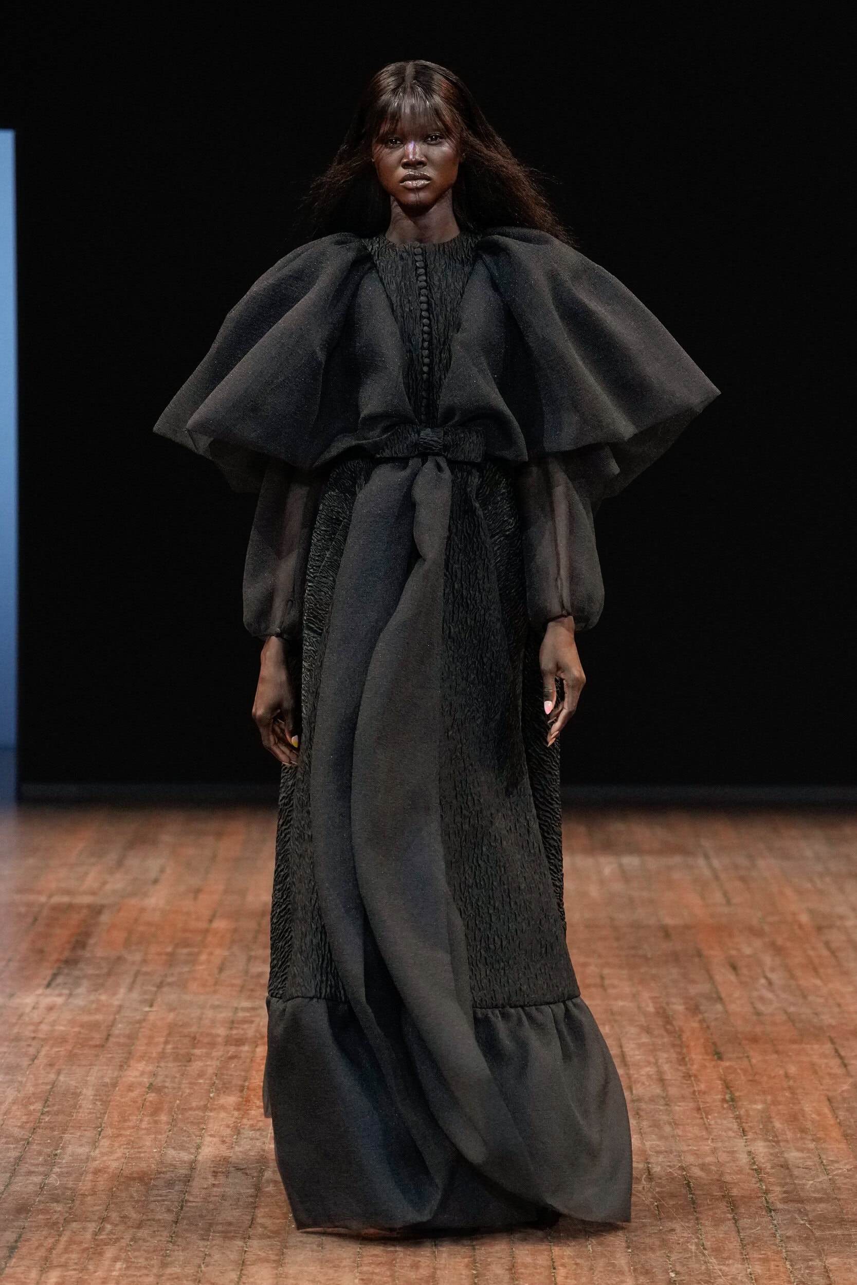 Viktor & Rolf Fall 2025 Couture Fashion Show