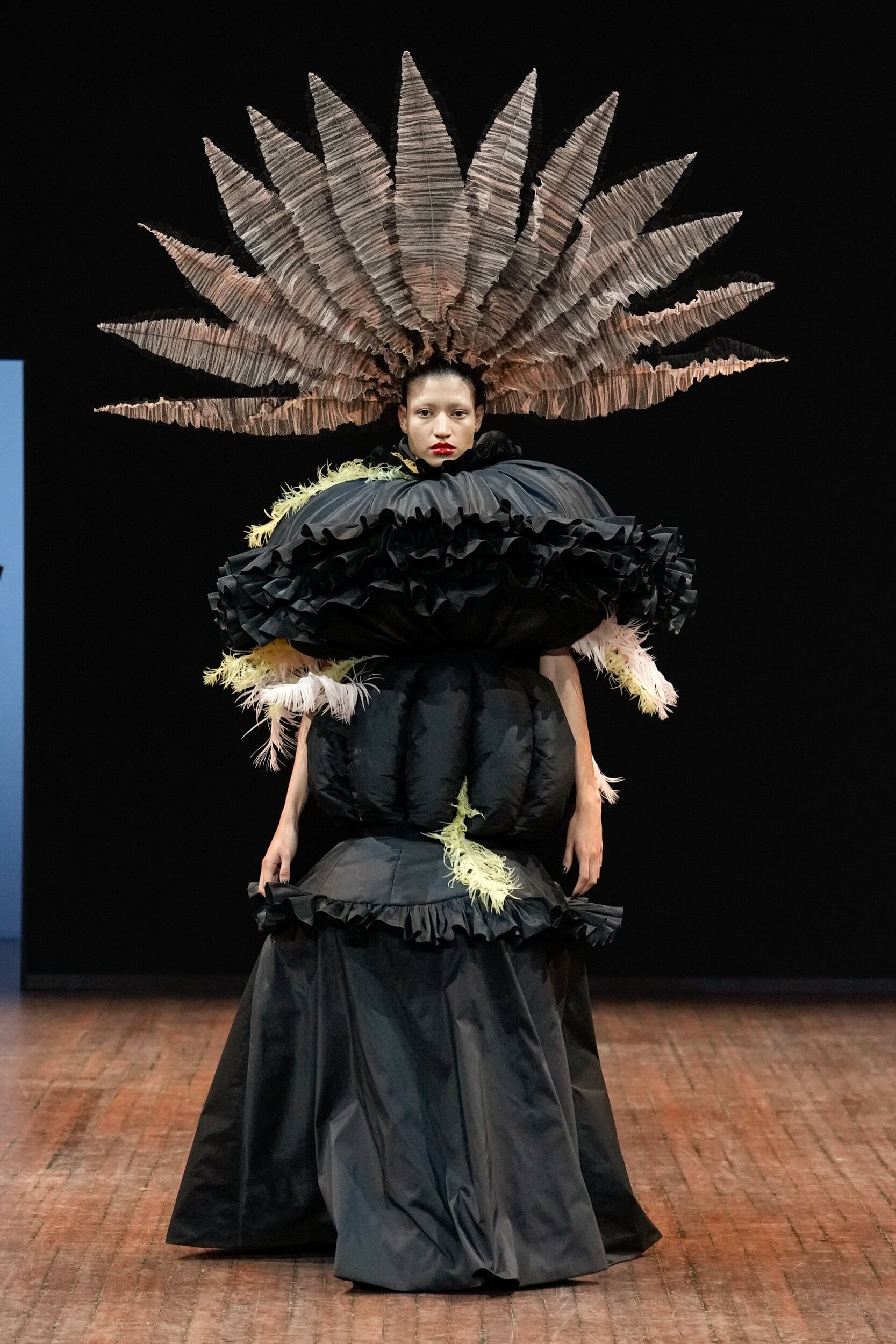 Viktor & Rolf Fall 2025 Couture Fashion Show