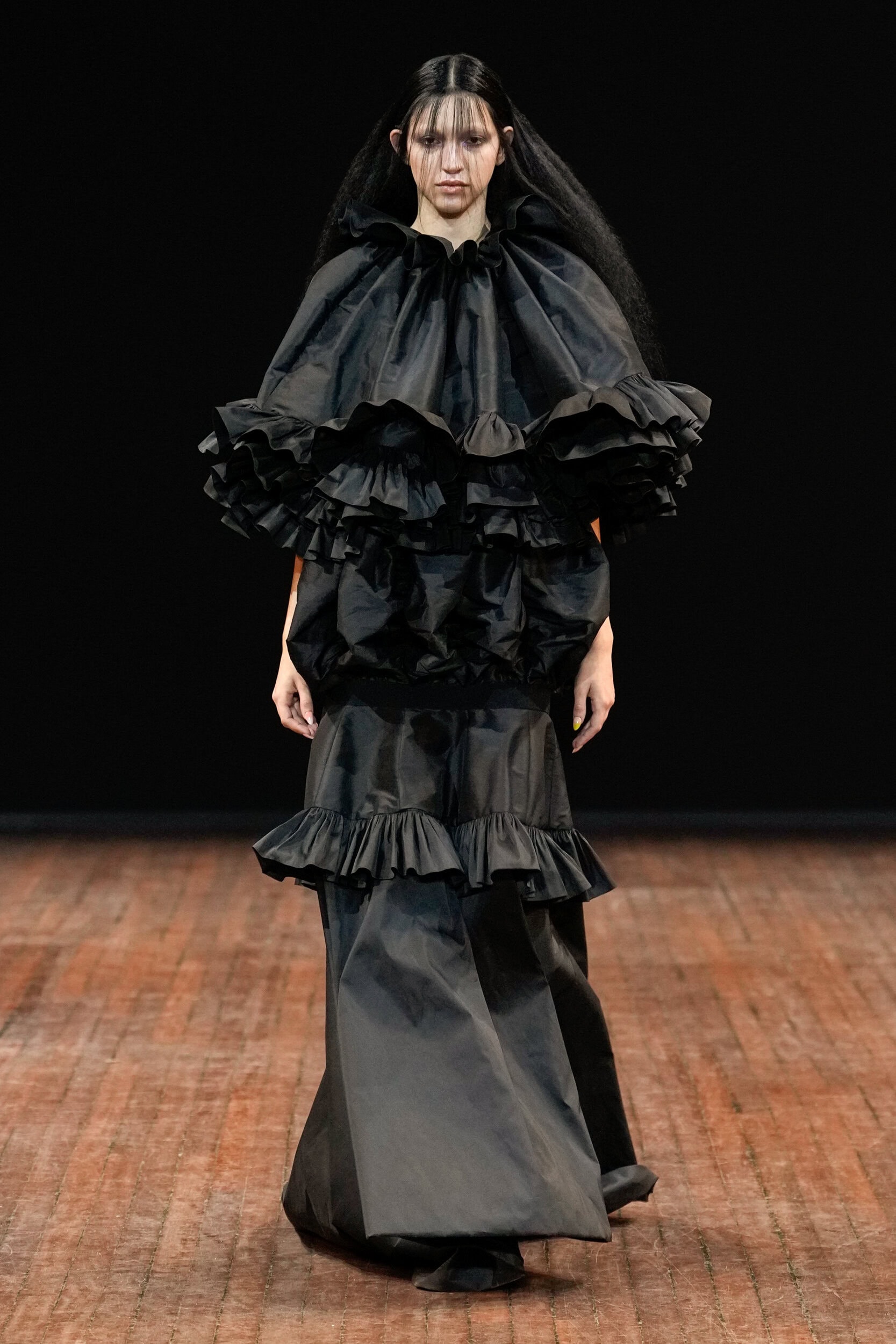 Viktor & Rolf Fall 2025 Couture Fashion Show